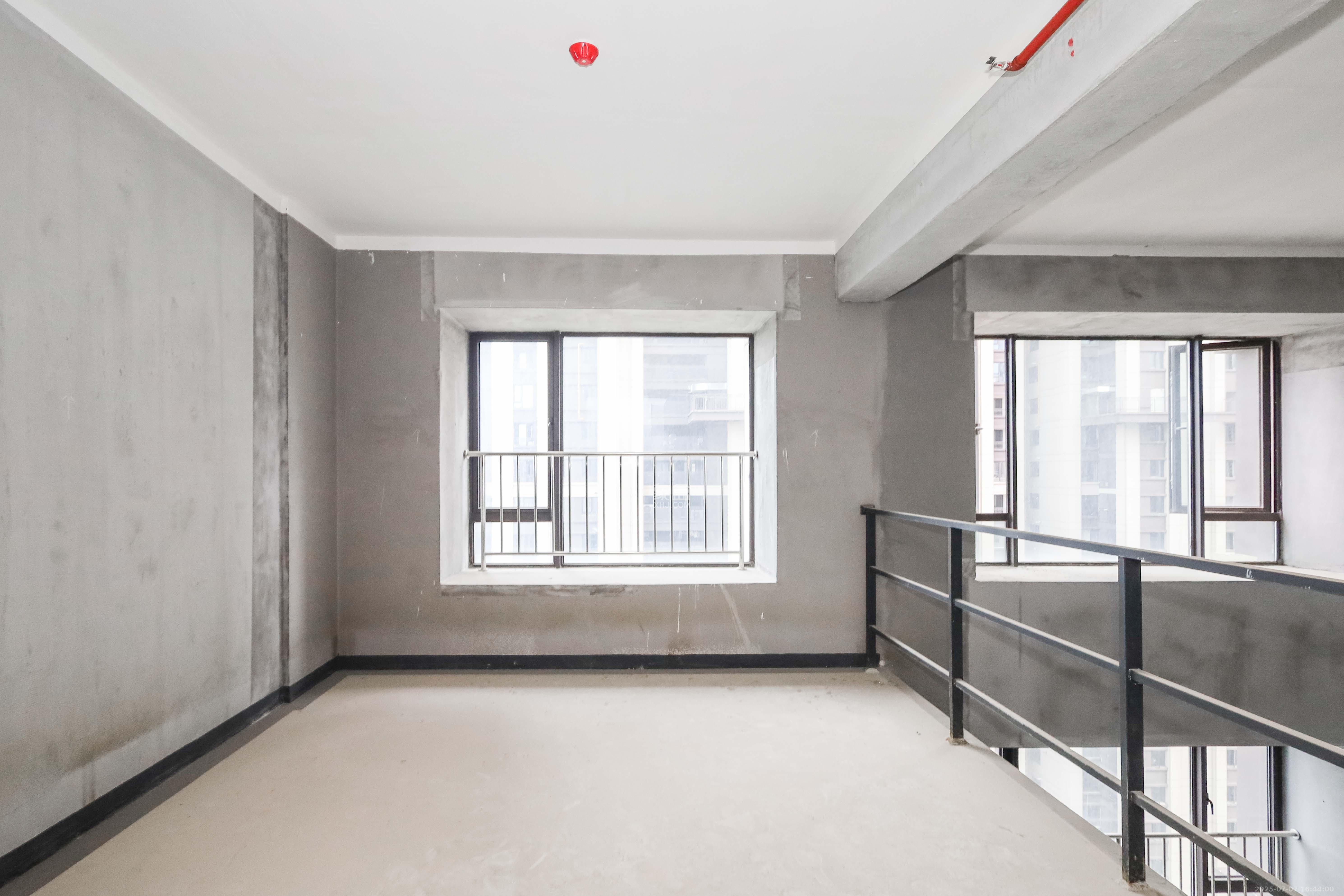 建发央著  4室2厅2卫   280.00万卧室