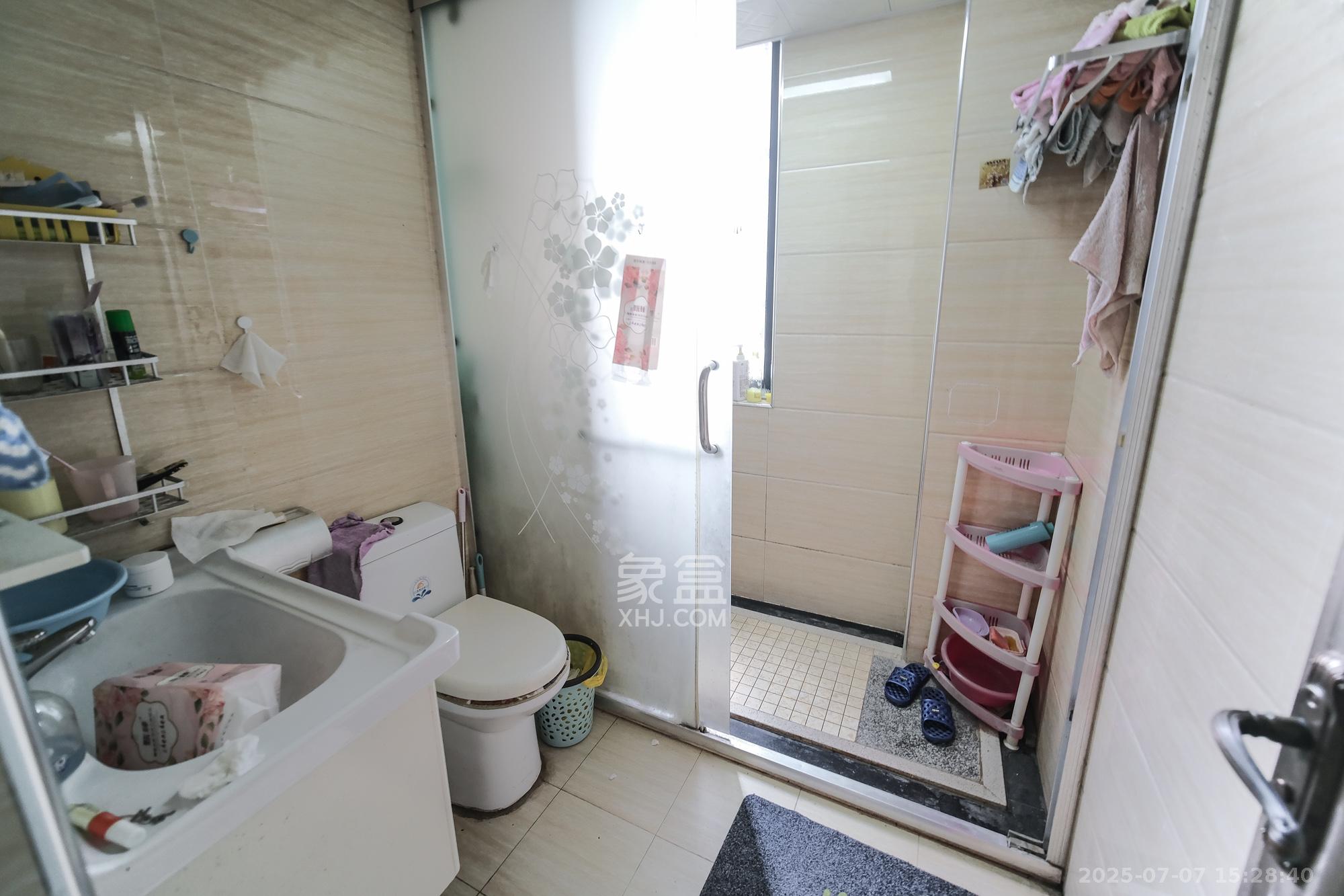 三一街区  1室2厅1卫   62.80万卫生间
