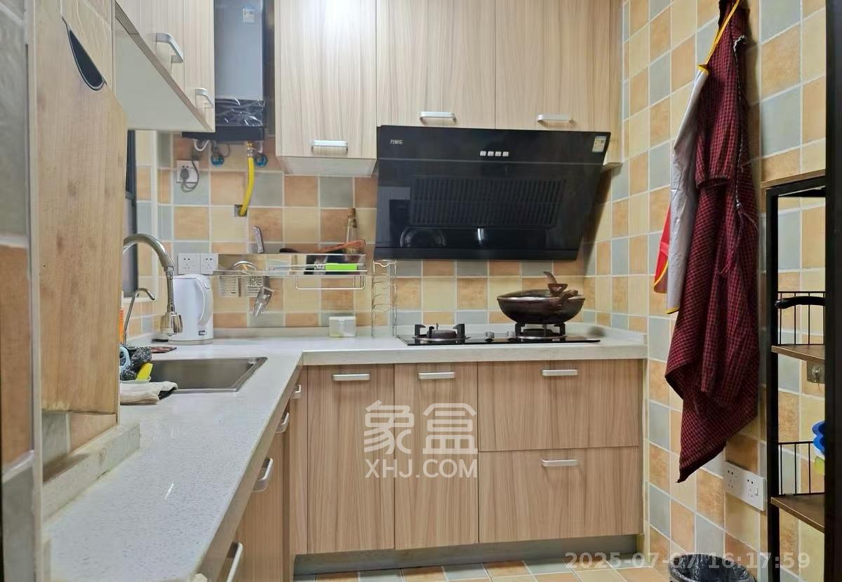 保利城(中航城国际社区、郡原美村) 3室2厅1卫 2400.0元/月 保利城(中航城国际社区、郡原美村) 3室2厅1卫 2400.0元/月室内图