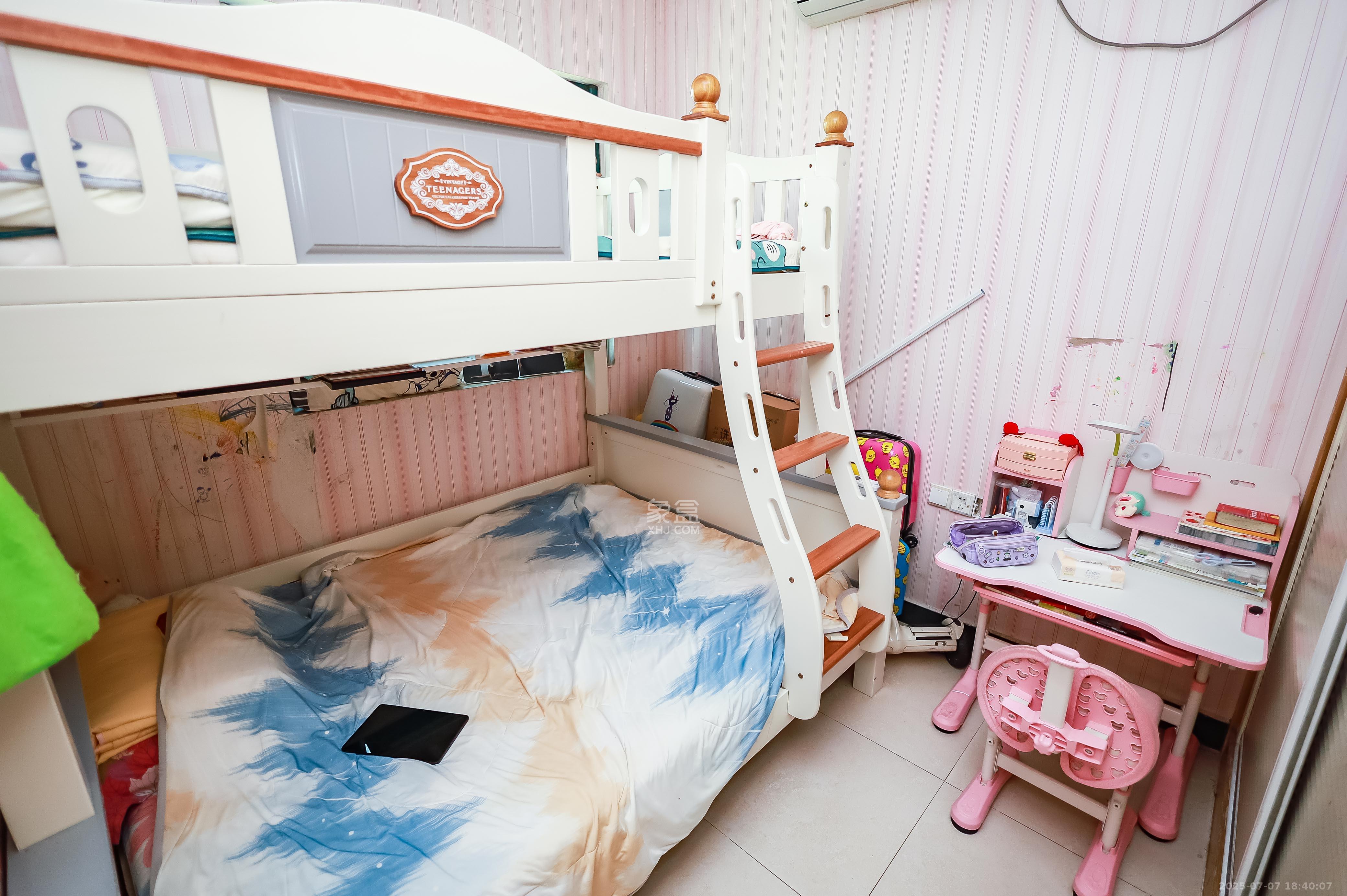 恒大华府  3室2厅1卫   128.00万卧室