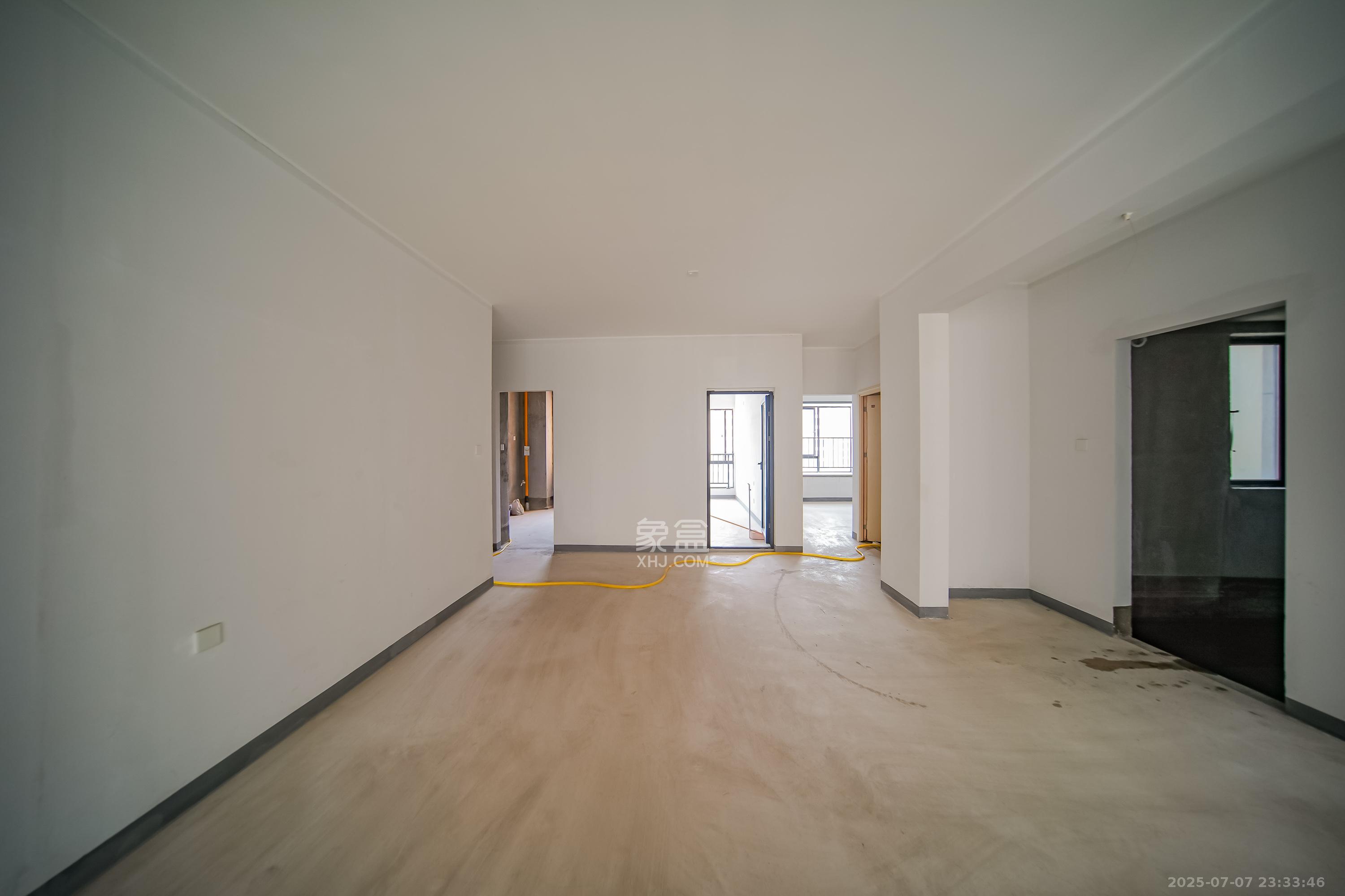 建投象山国际  3室2厅2卫   118.00万客厅