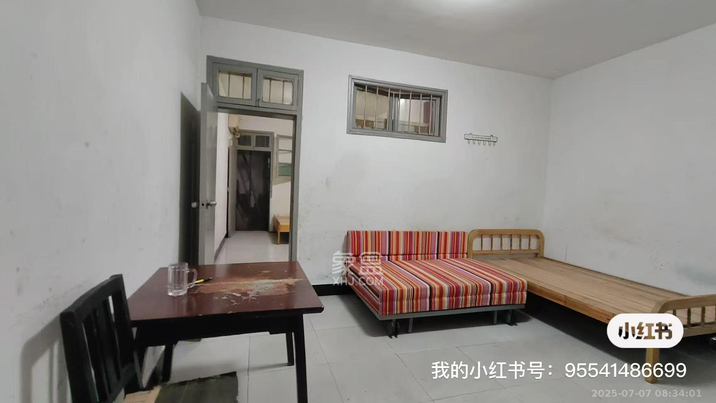 建湘新村  1室1厅1卫   1300.00元/月室内图1