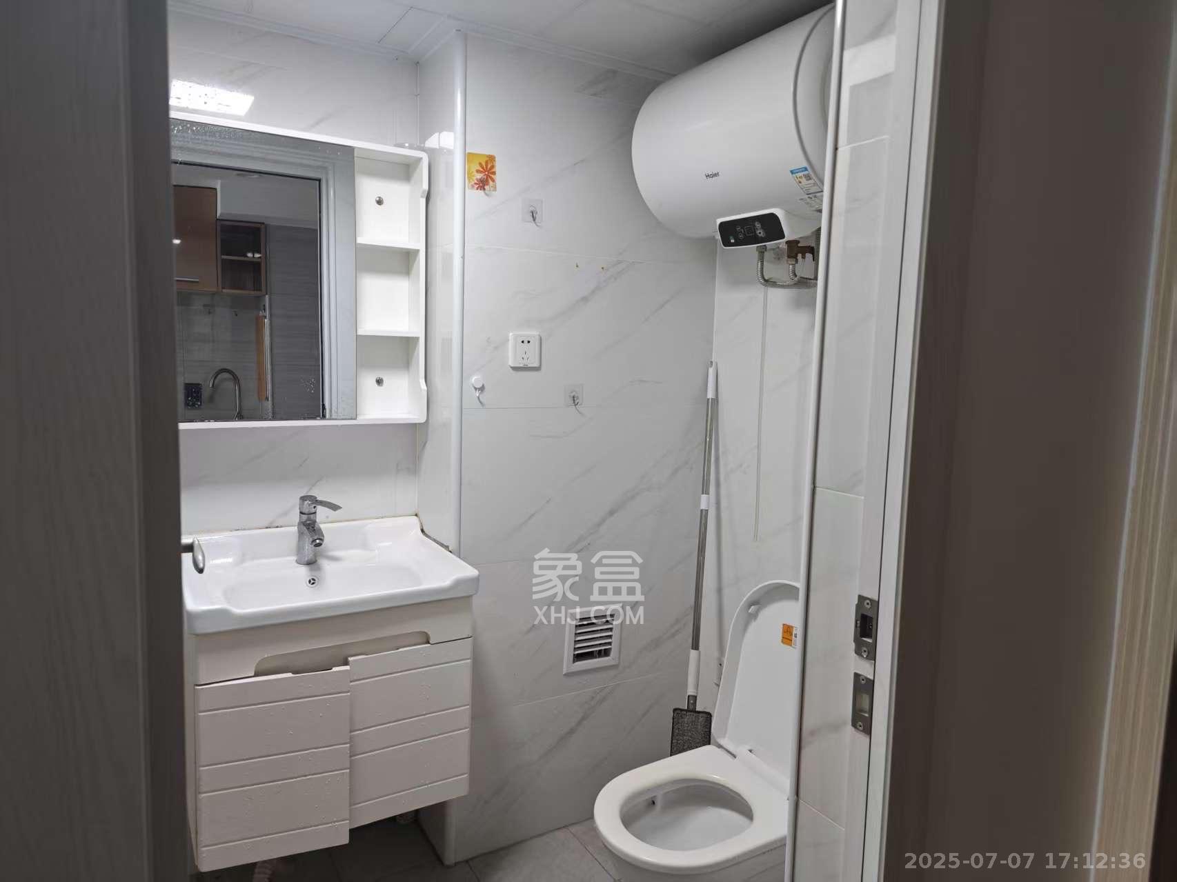 东盈商业广场(华泉城市广场)  1室1厅1卫    2280.0元/月 东盈商业广场(华泉城市广场)  1室1厅1卫    2280.0元/月室内图