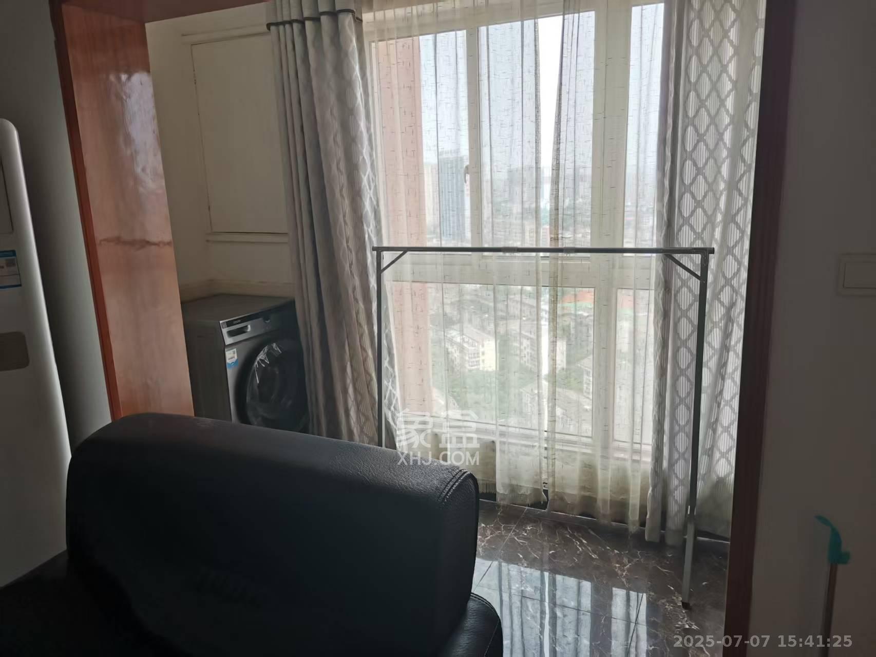 上海城小区  3室2厅1卫    2200.0元/月室内图