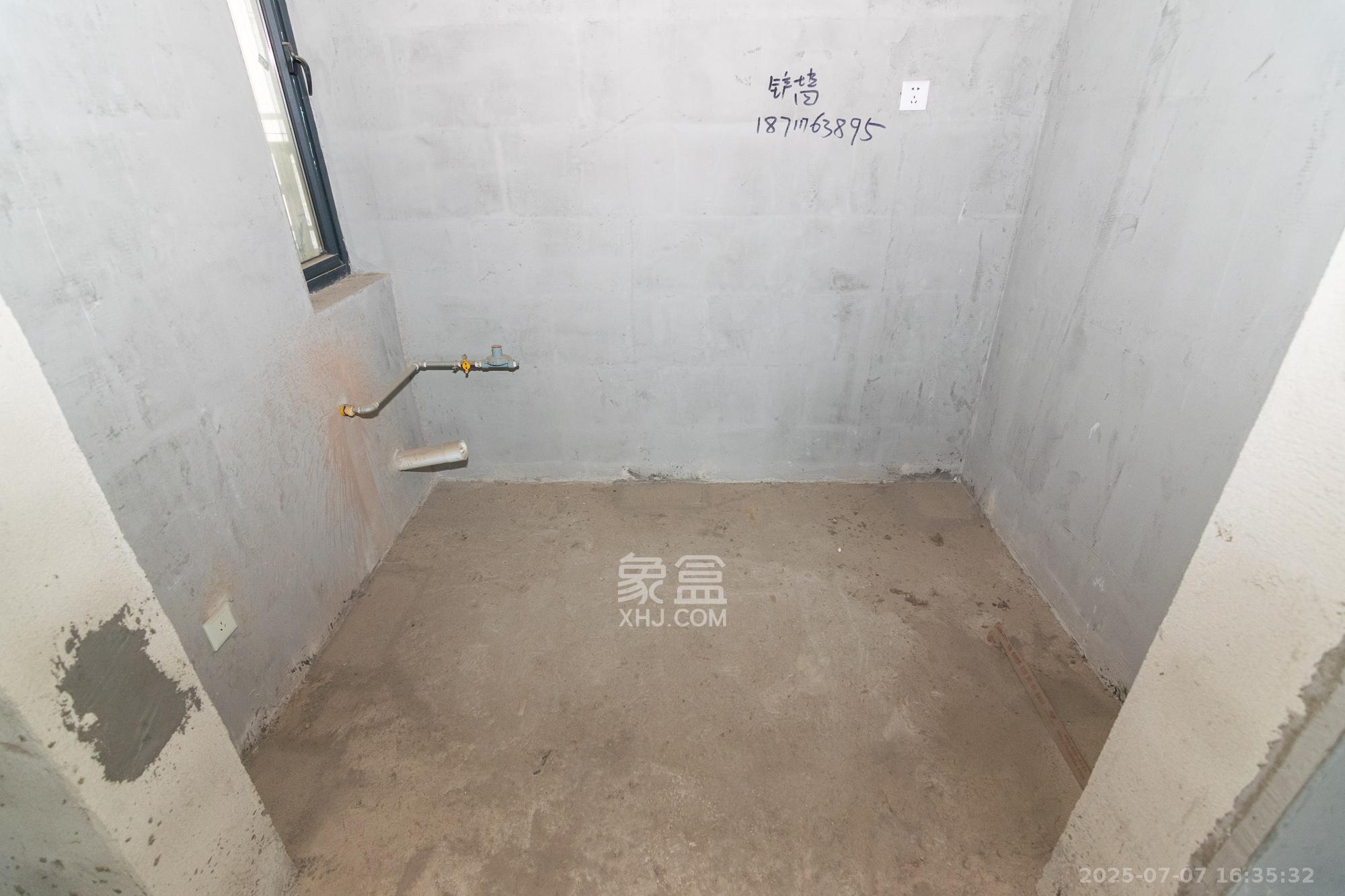 澳海谷山府 4室2厅2卫 100.0万 澳海谷山府 4室2厅2卫 100.0万厨房