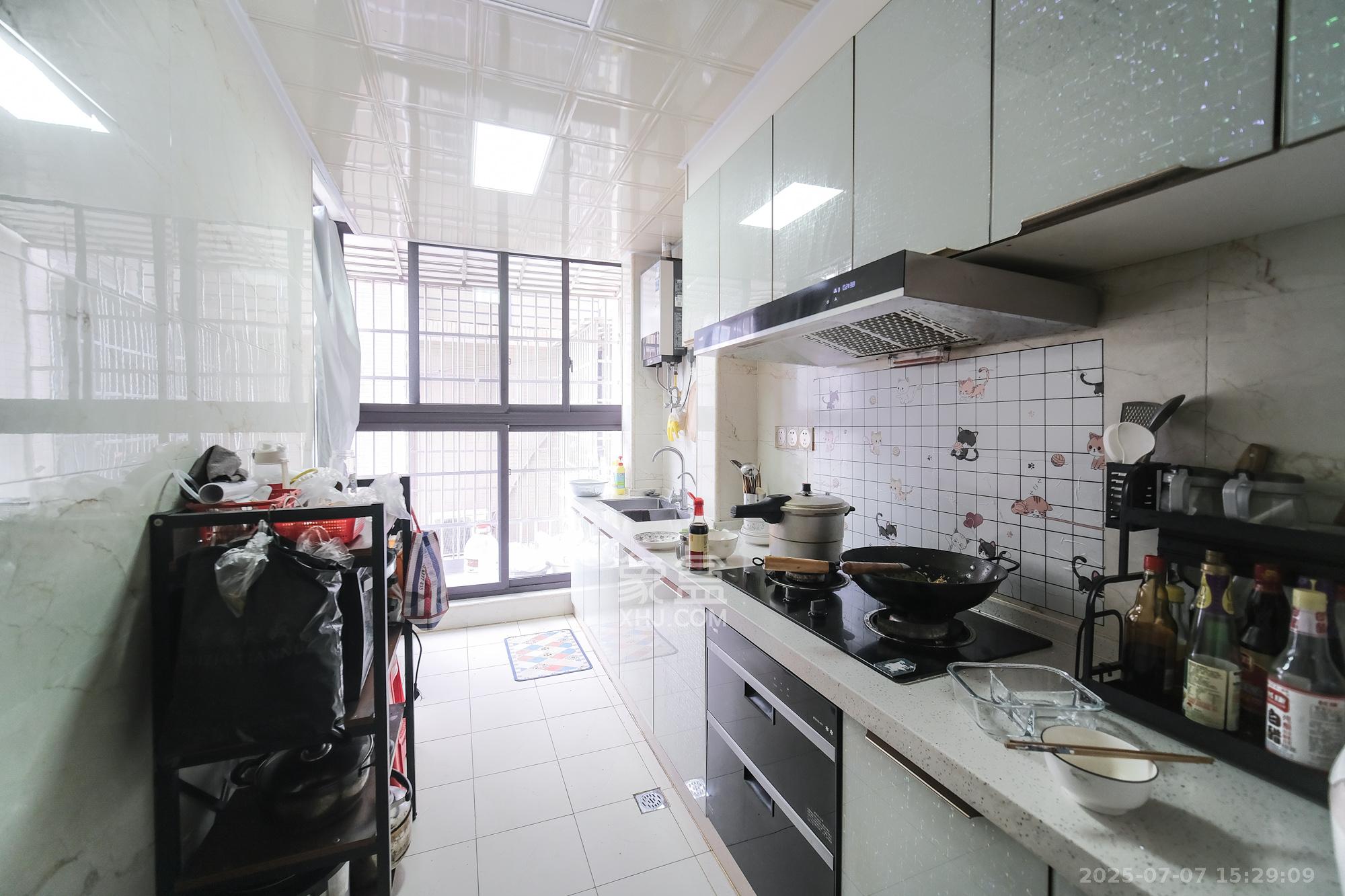 盛地春天里 4室2厅2卫 65.0万 盛地春天里 4室2厅2卫 65.0万厨房