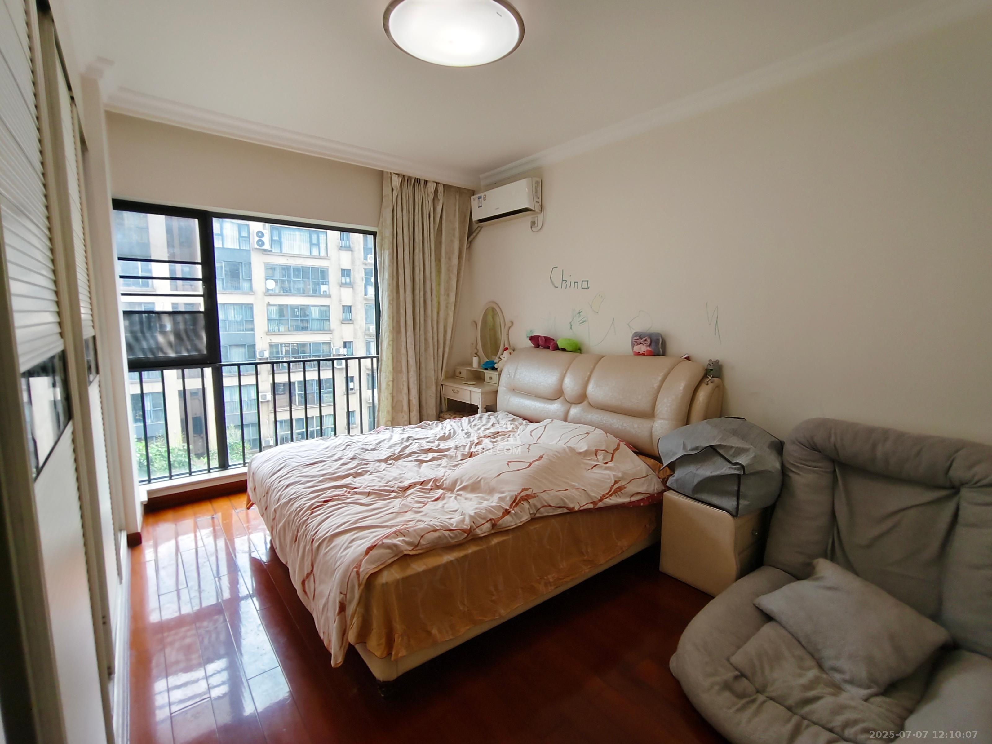 中城丽景香山园  3室2厅2卫   3600.00元/月室内图