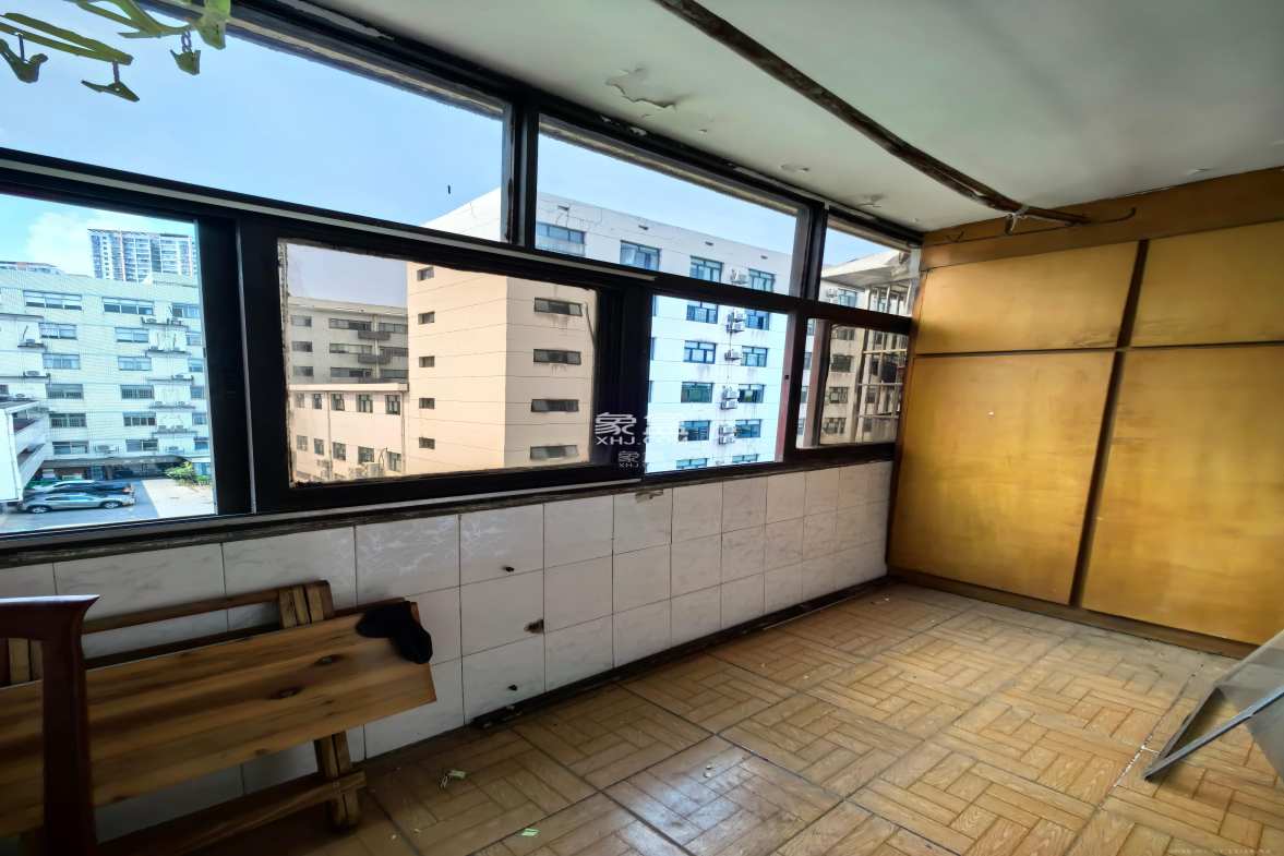 春风小区  4室1厅1卫    1300.0元/月 春风小区  4室1厅1卫    1300.0元/月室内图