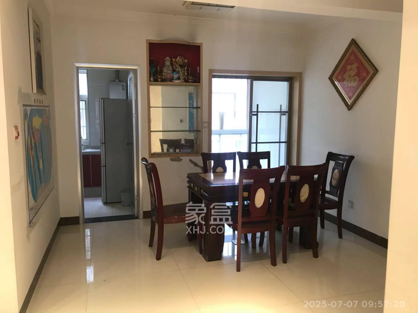 嘉盛华庭(一期、二期、三期) 3室2厅2卫 3000.0元/月 嘉盛华庭(一期、二期、三期) 3室2厅2卫 3000.0元/月室内图