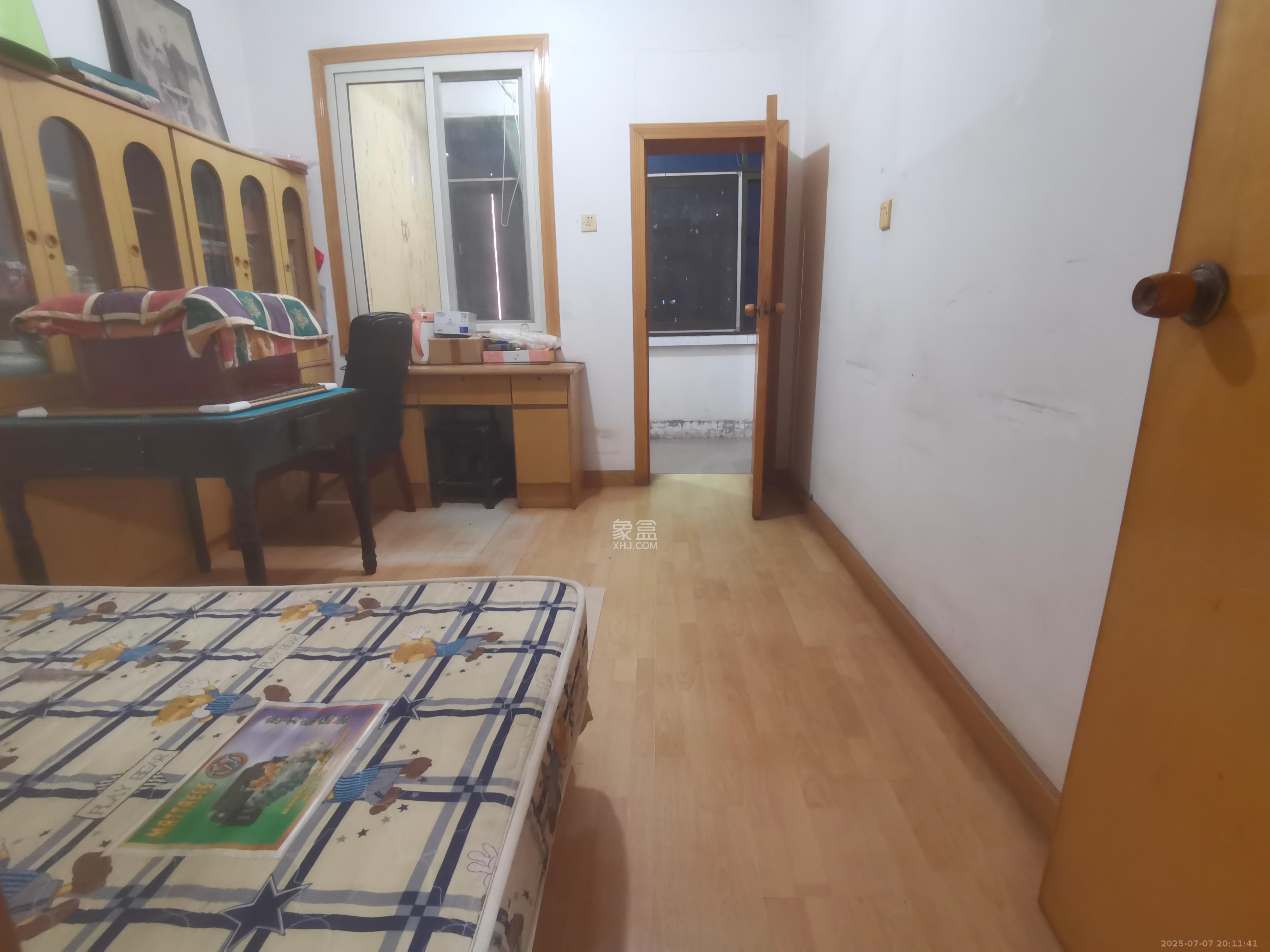 十五中单位宿舍 3室2厅1卫 1600.0元/月 十五中单位宿舍 3室2厅1卫 1600.0元/月室内图