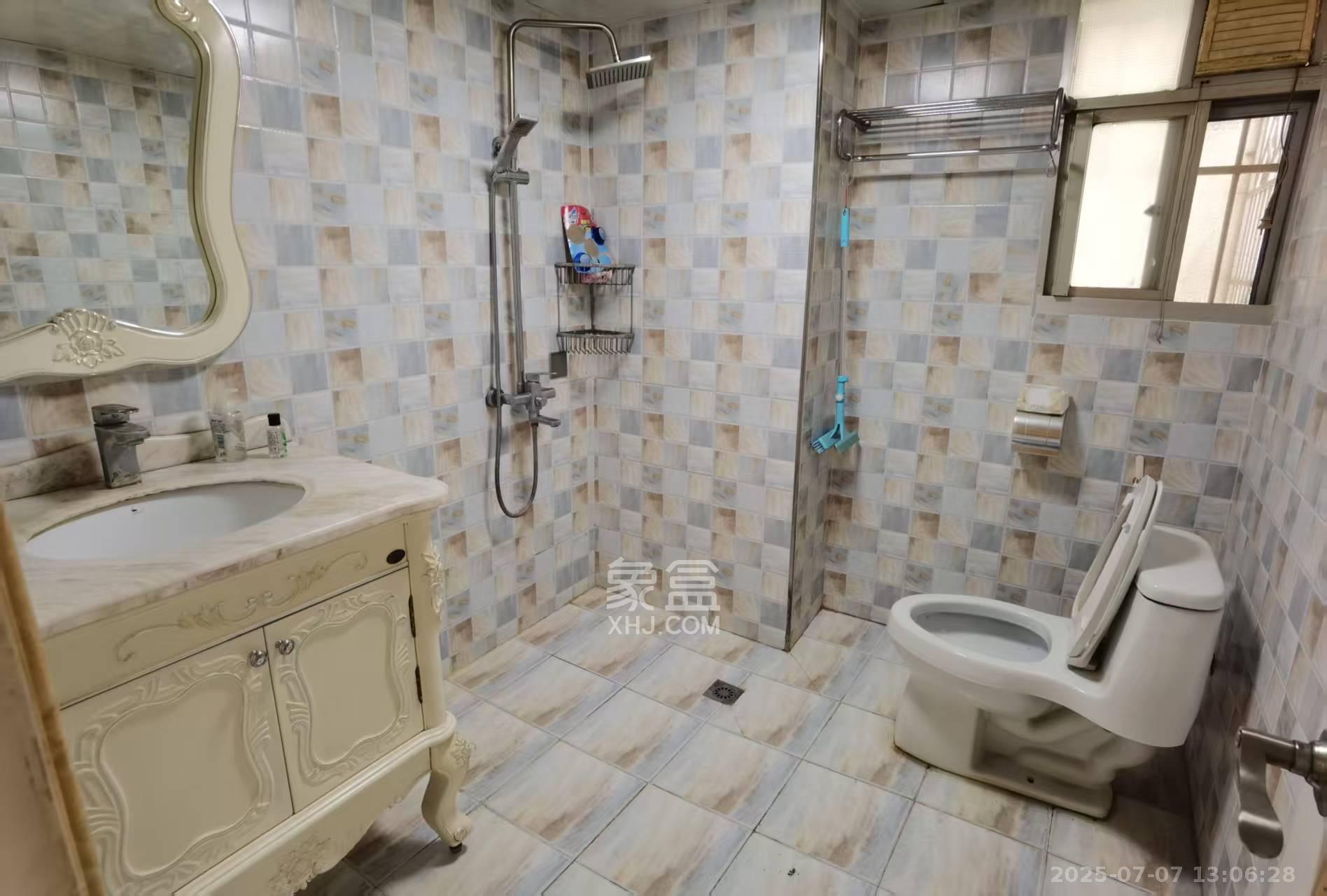 中国人民财产股份公司宿舍(人民保险公司宿舍) 3室1厅2卫 2600.0元/月 中国人民财产股份公司宿舍(人民保险公司宿舍) 3室1厅2卫 2600.0元/月室内图