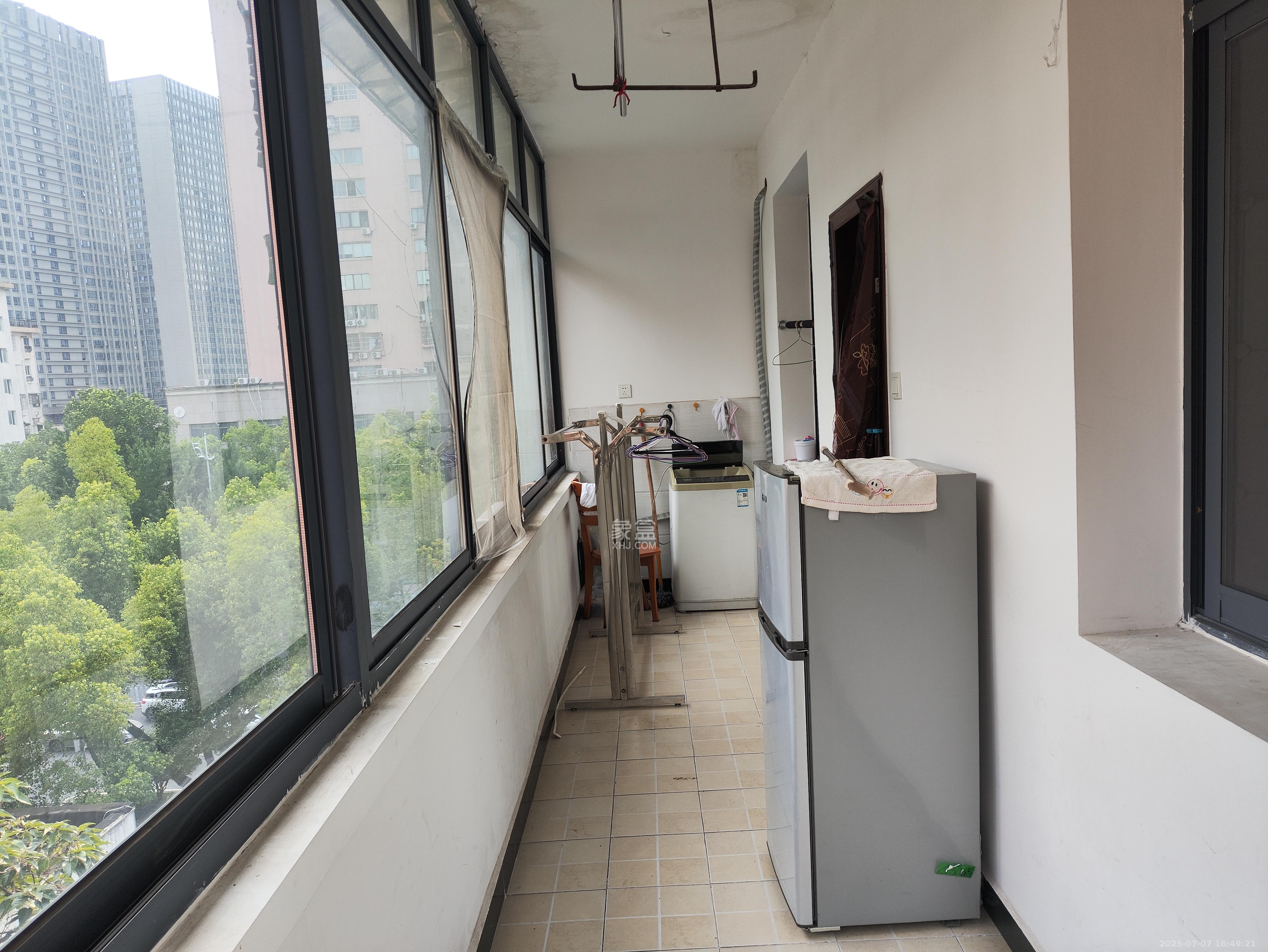 芙蓉路社区中山宿舍  2室1厅1卫    2100.0元/月 芙蓉路社区中山宿舍  2室1厅1卫    2100.0元/月室内图