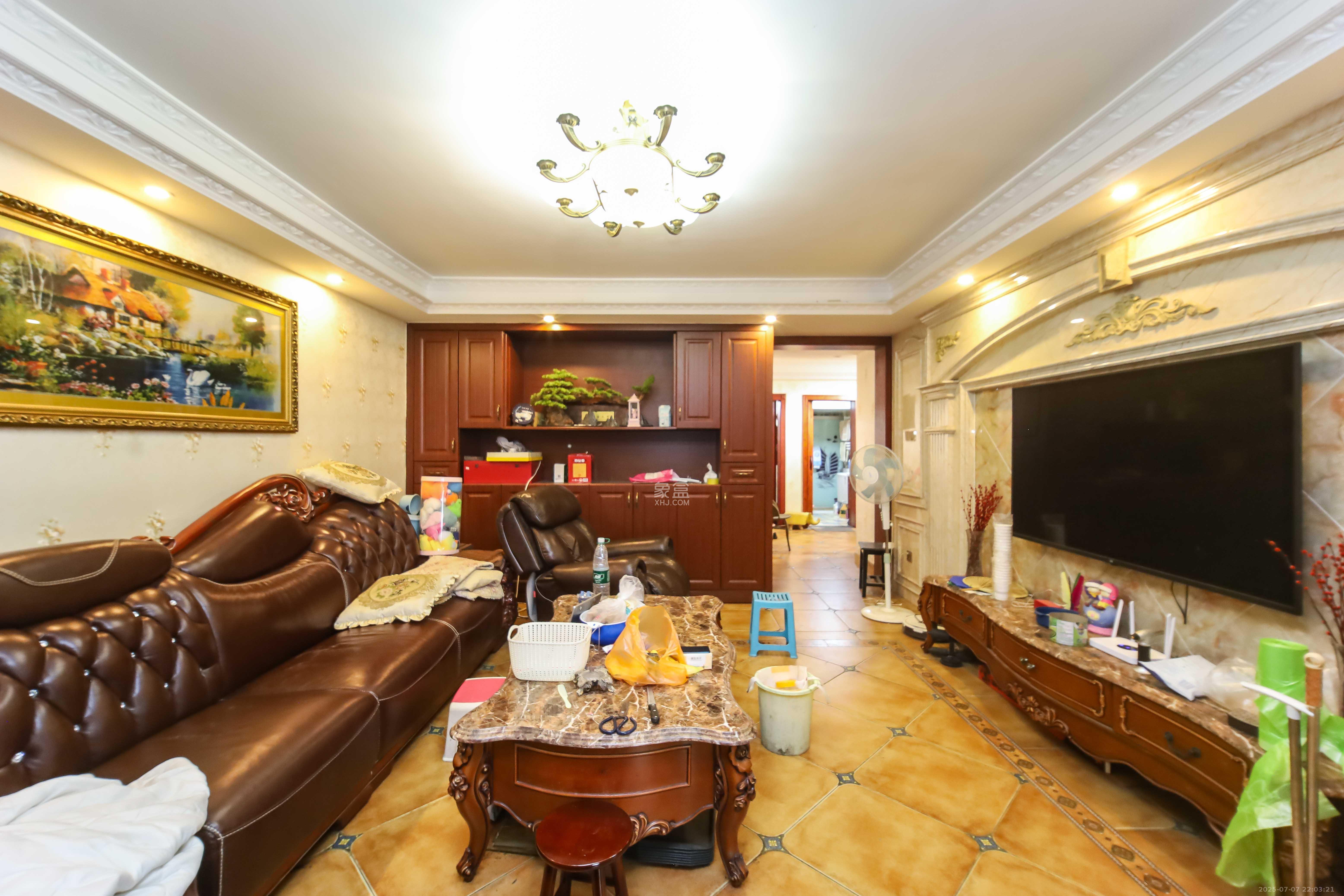 德政园  3室2厅2卫    89.8万 德政园  3室2厅2卫    89.8万客厅