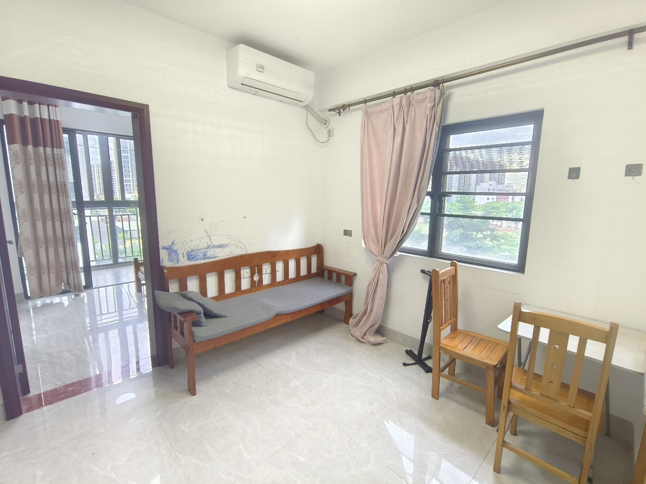 景山花园  2室2厅1卫    1700.0元/月 景山花园  2室2厅1卫    1700.0元/月室内图