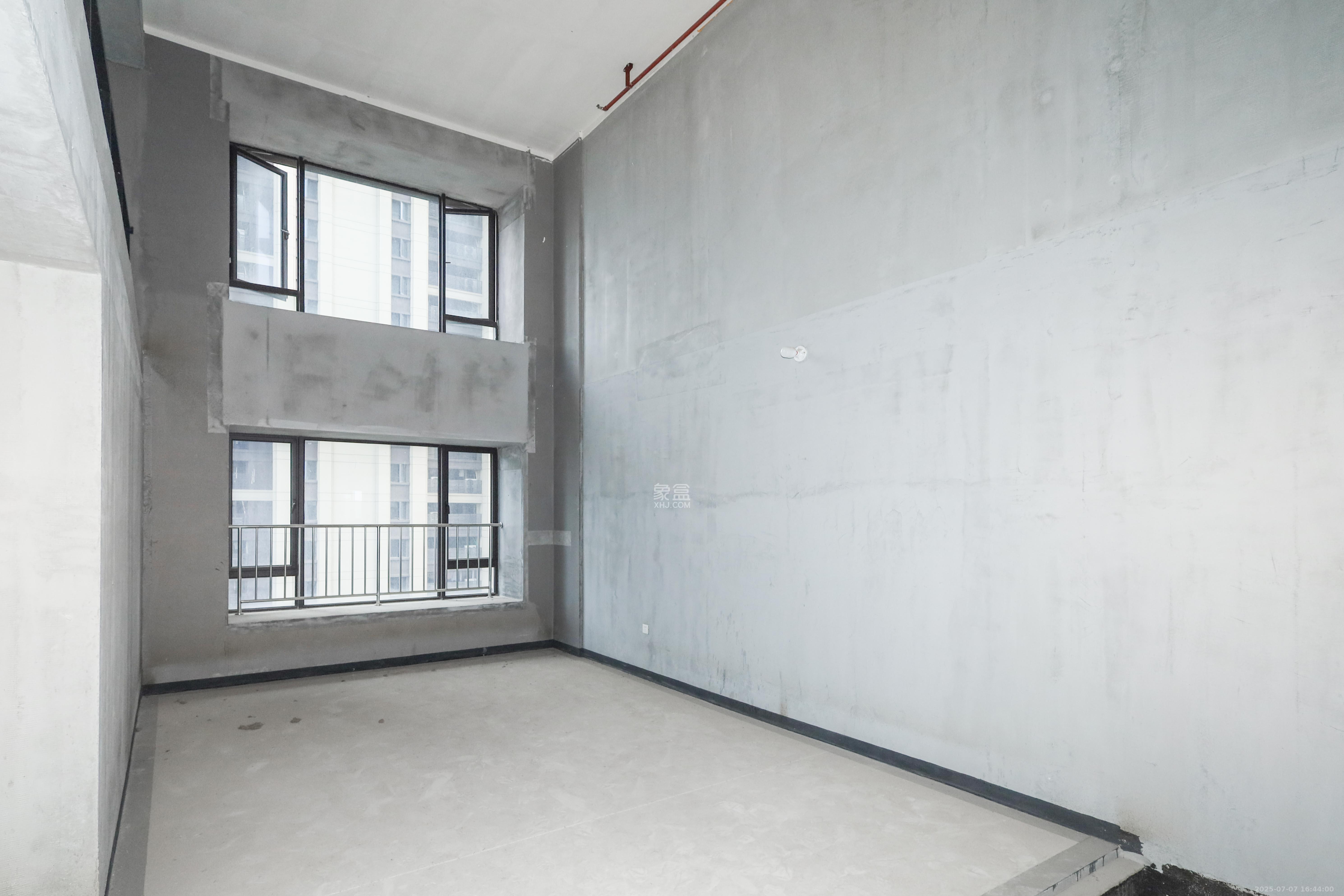 建发央著  4室2厅2卫   280.00万客厅