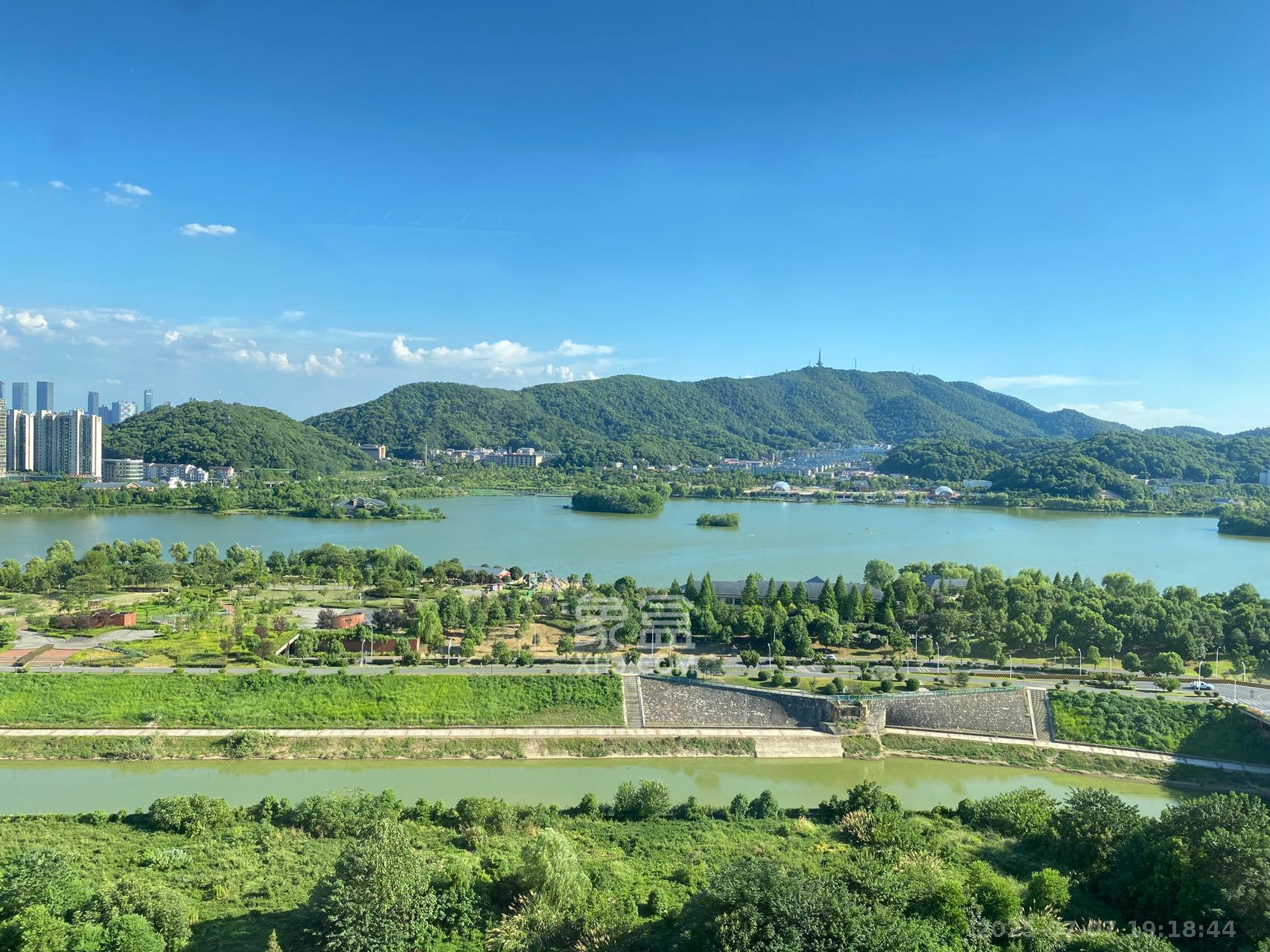 西湖丽景  3室2厅2卫   2800.00元/月室内图