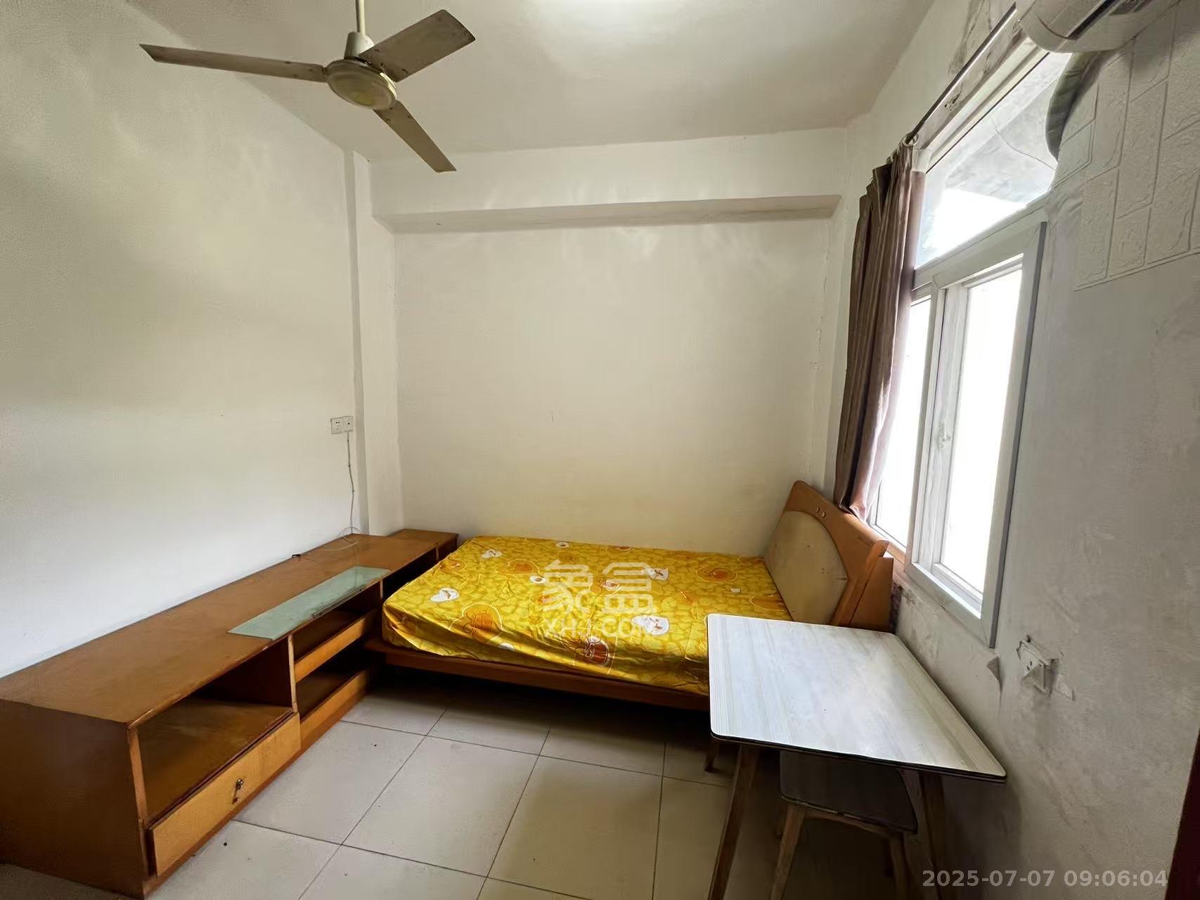 向韶村  1室1厅1卫    1400.0元/月 向韶村  1室1厅1卫    1400.0元/月室内图