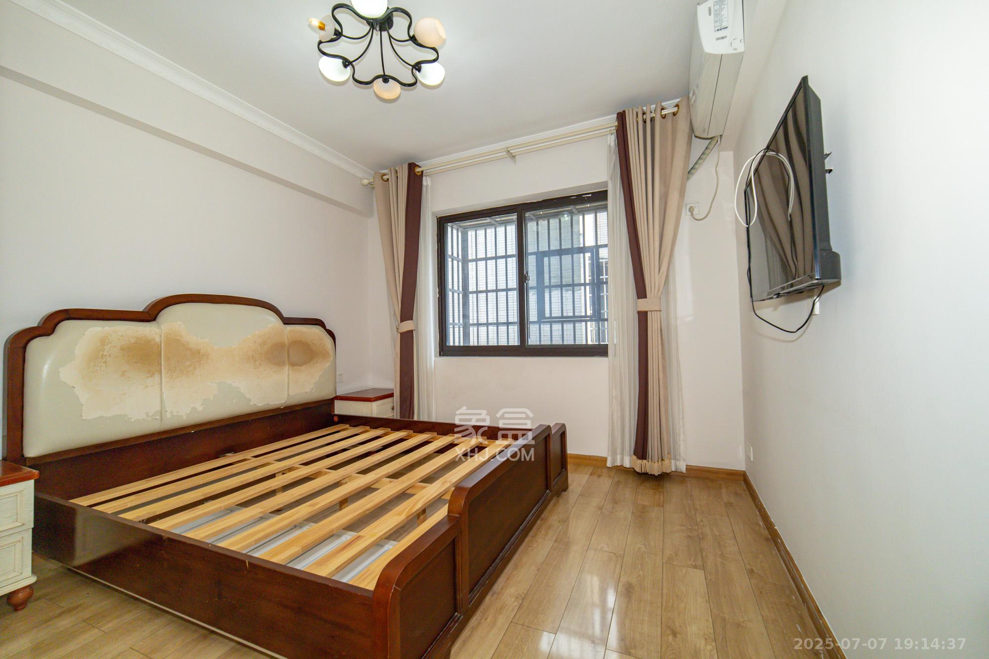 尚都花园城  4室2厅2卫    105.0万 尚都花园城  4室2厅2卫    105.0万卧室