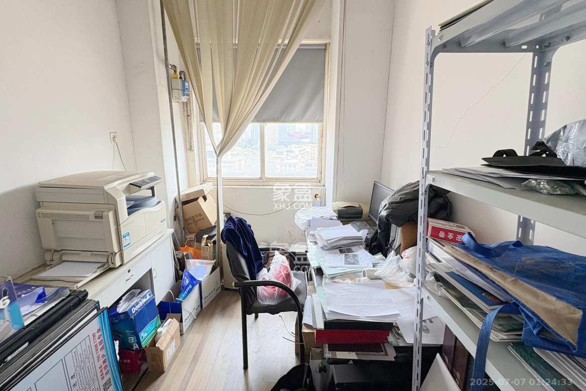 定王府  5室2厅2卫    155.0万 定王府  5室2厅2卫    155.0万阳台