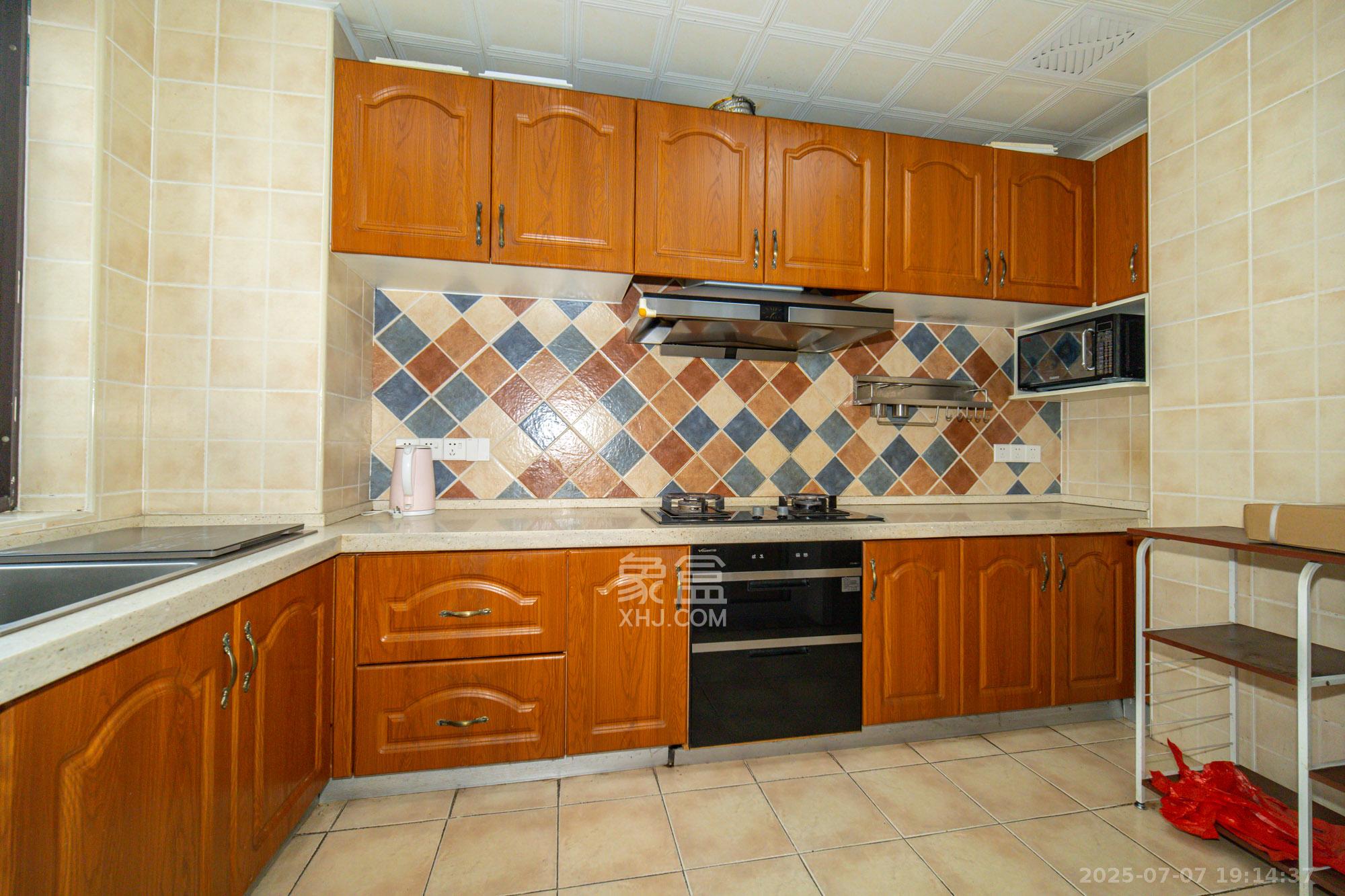 尚都花园城  4室2厅2卫    105.0万 尚都花园城  4室2厅2卫    105.0万厨房