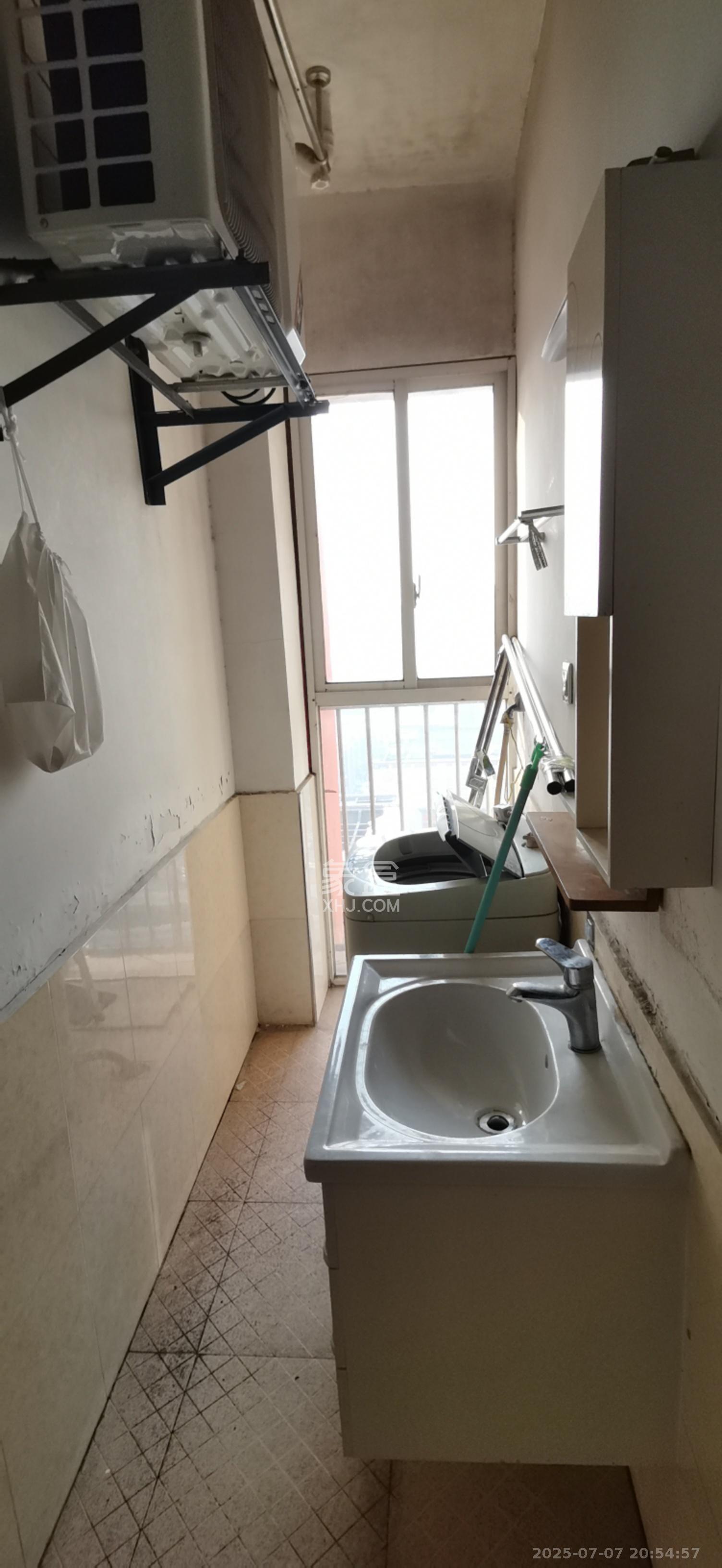 汇都公寓  1室1厅1卫    1600.0元/月室内图