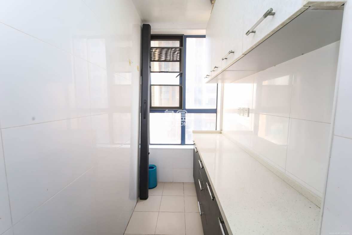 天平公寓(芙蓉区高级人民法院老宿舍)  3室2厅2卫    115.0万 天平公寓(芙蓉区高级人民法院老宿舍)  3室2厅2卫    115.0万厨房