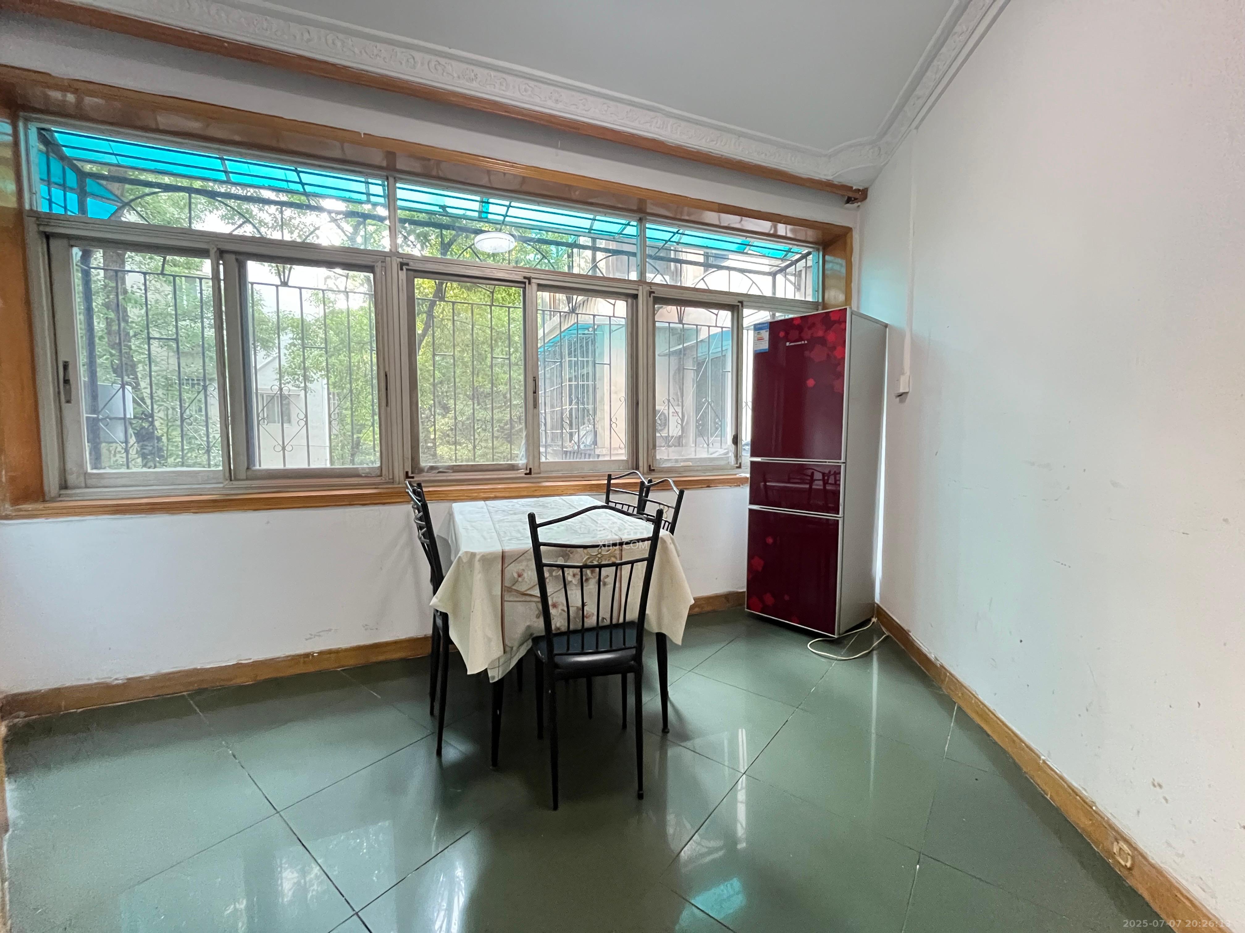 市直属机关宿舍 3室2厅1卫 1800.0元/月 市直属机关宿舍 3室2厅1卫 1800.0元/月室内图