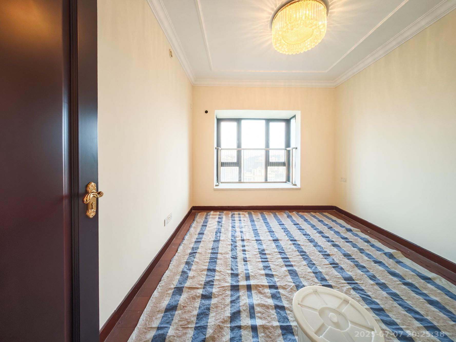 恒大御景天下城一期 3室2厅1卫 66.8万 恒大御景天下城一期 3室2厅1卫 66.8万卧室