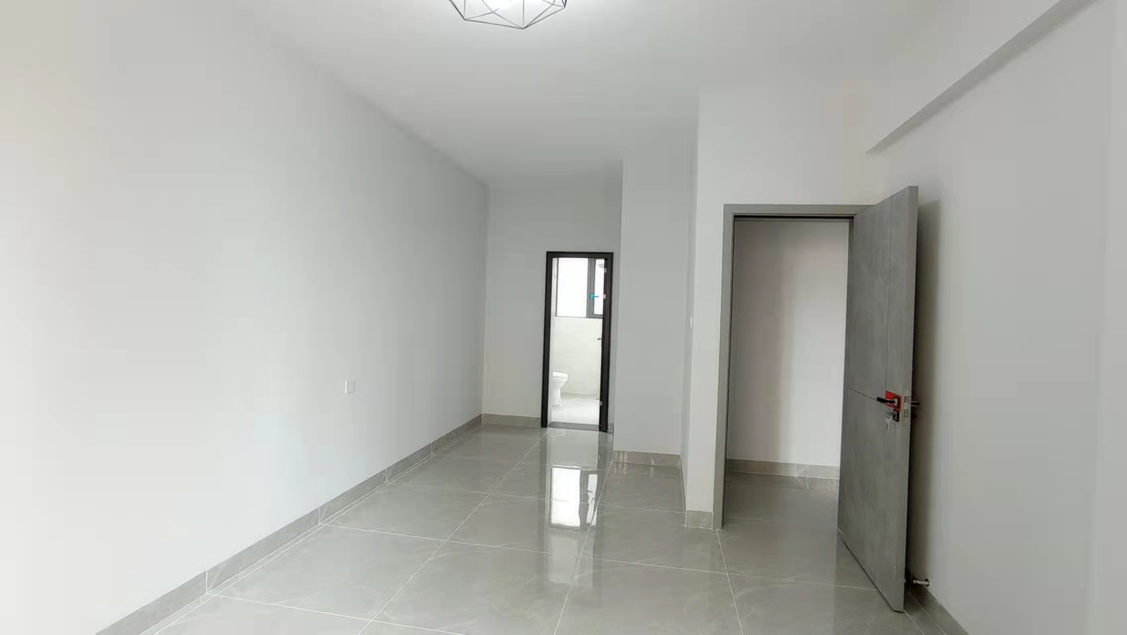 恩祥新城 5室2厅2卫 5000.0元/月 恩祥新城 5室2厅2卫 5000.0元/月室内图