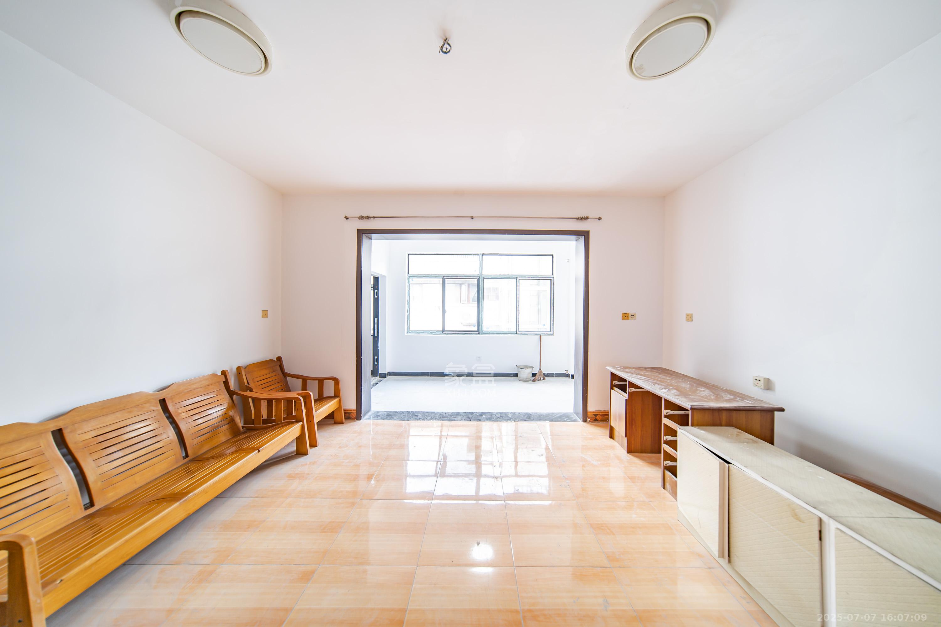 高家坪住宅新区  3室2厅1卫   140.00万