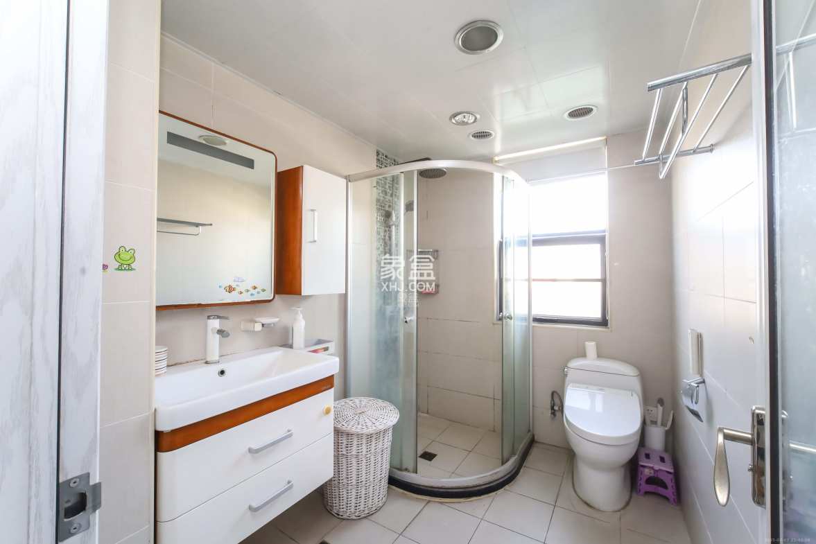 天平公寓(芙蓉区高级人民法院老宿舍)  3室2厅2卫    115.0万 天平公寓(芙蓉区高级人民法院老宿舍)  3室2厅2卫    115.0万卫生间