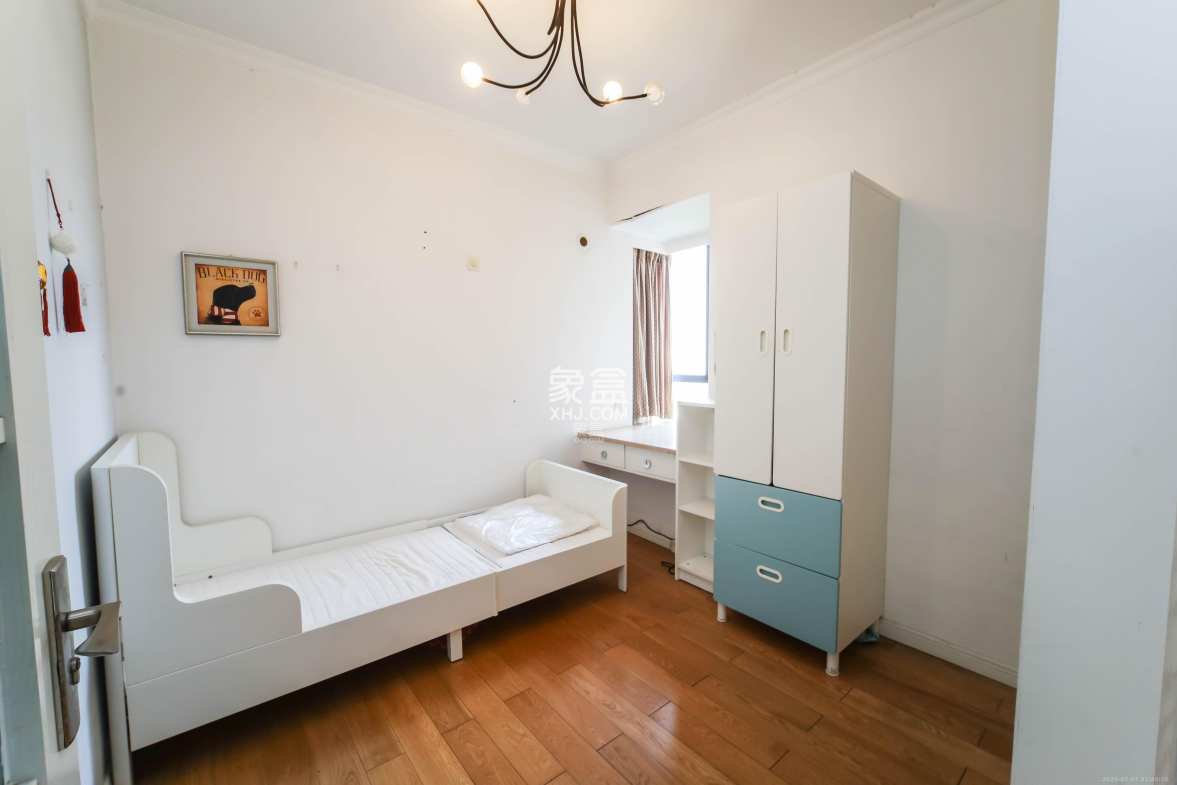 天平公寓(芙蓉区高级人民法院老宿舍)  3室2厅2卫    115.0万 天平公寓(芙蓉区高级人民法院老宿舍)  3室2厅2卫    115.0万卧室