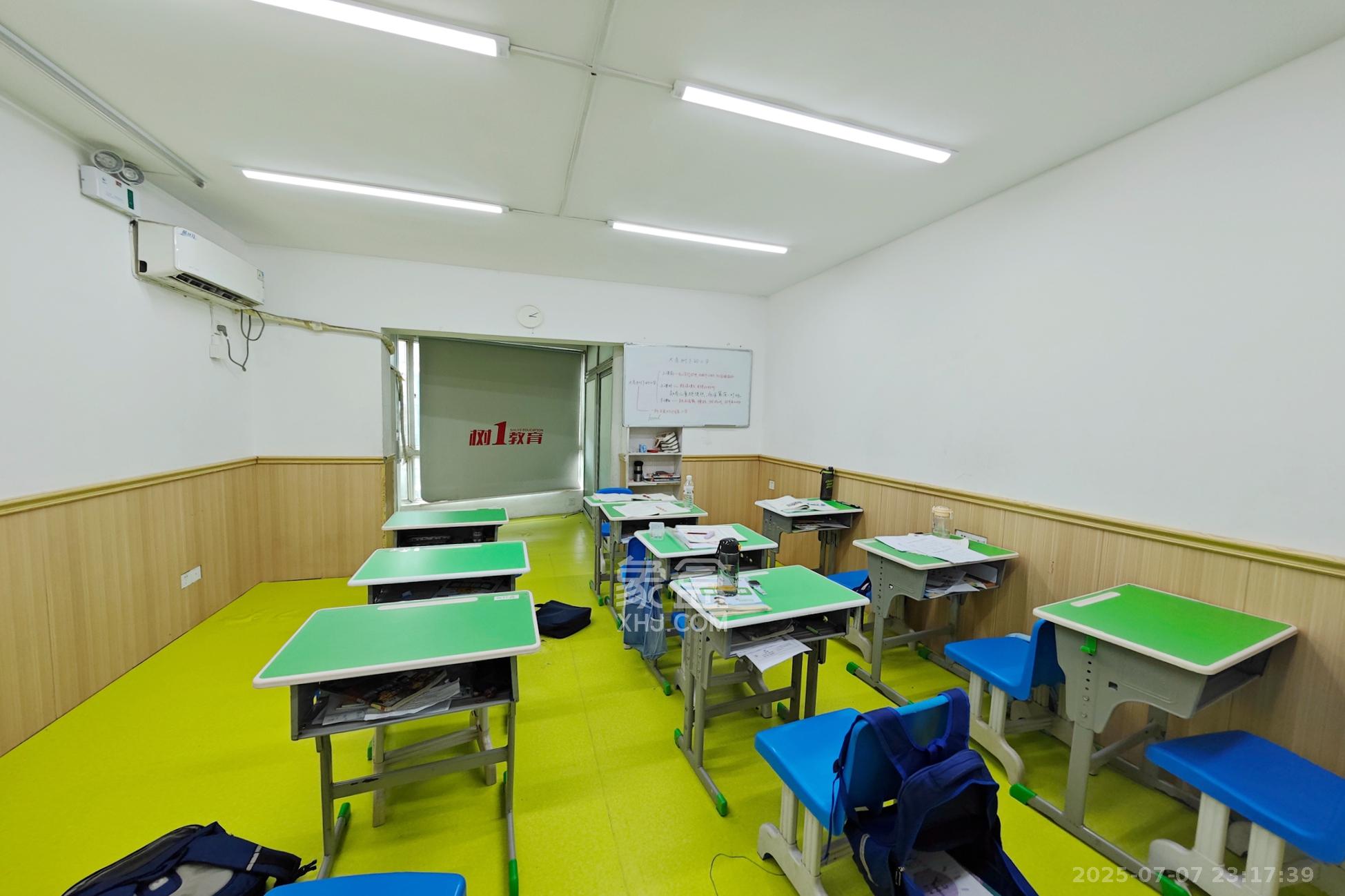 鸿景苑  1室1厅1卫    31.0万客厅