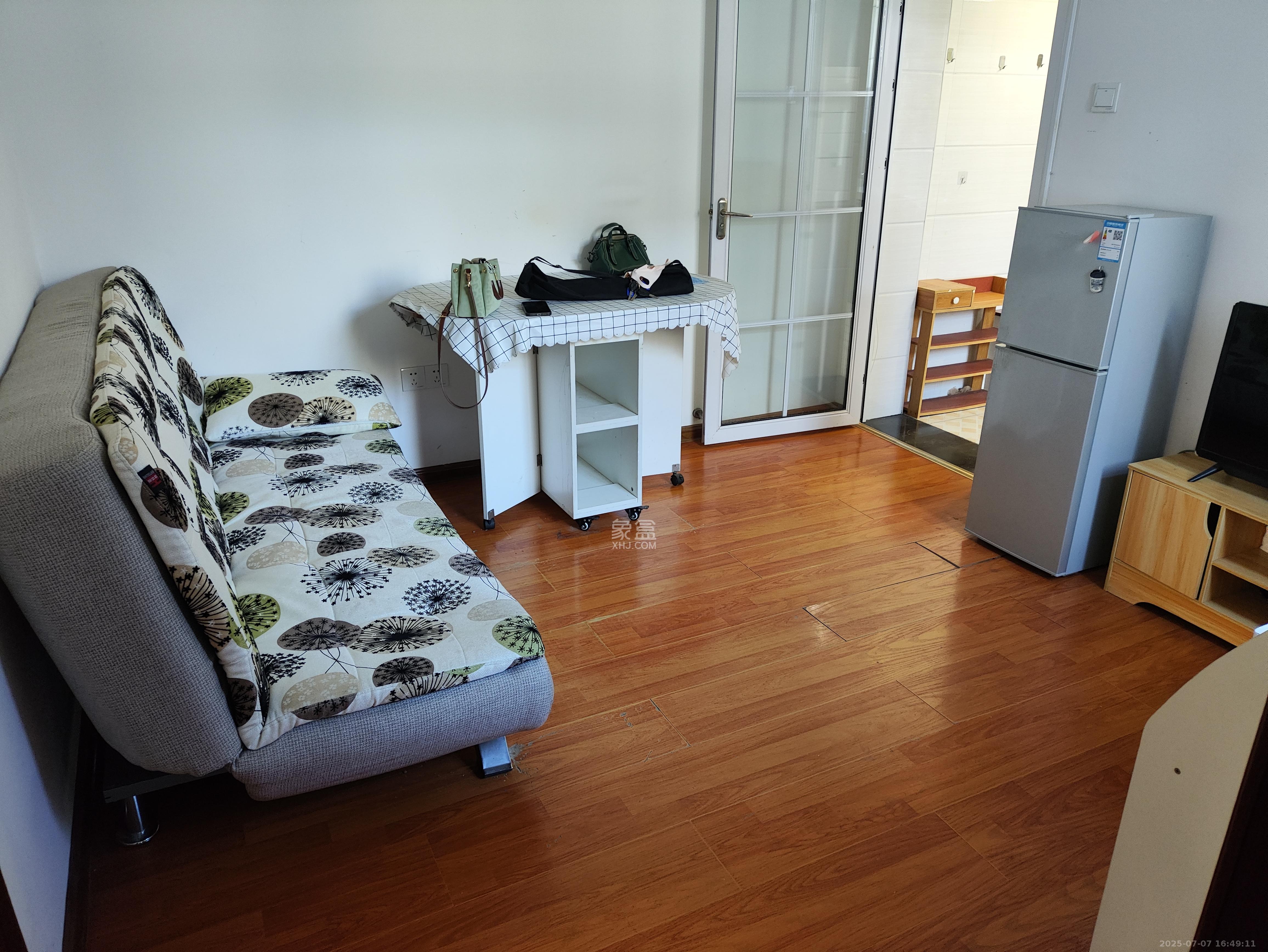 芙蓉路社区中山宿舍  2室1厅1卫    2100.0元/月 芙蓉路社区中山宿舍  2室1厅1卫    2100.0元/月室内图