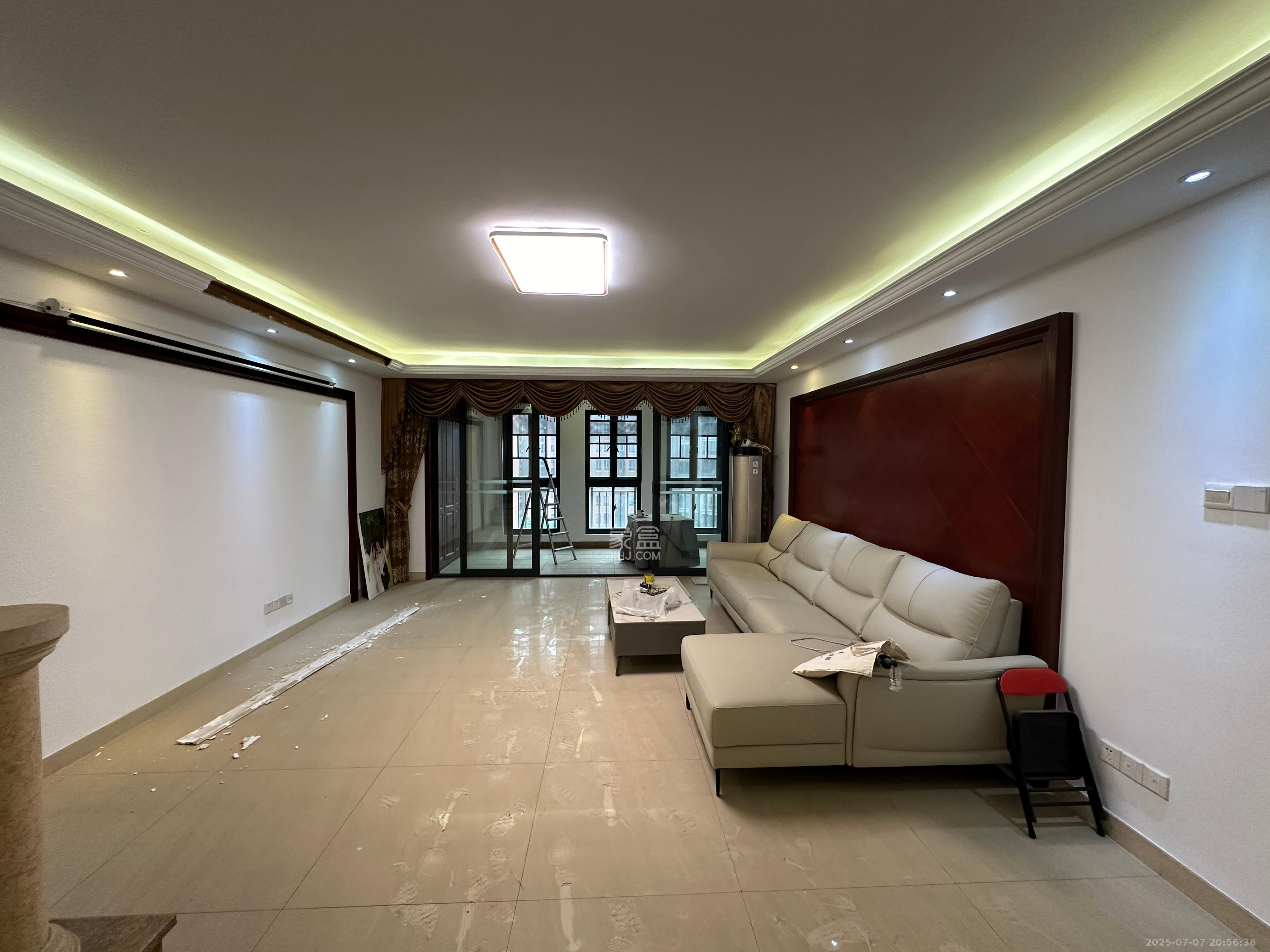 中隆国际御玺 4室2厅3卫 5200.0元/月 中隆国际御玺 4室2厅3卫 5200.0元/月室内图