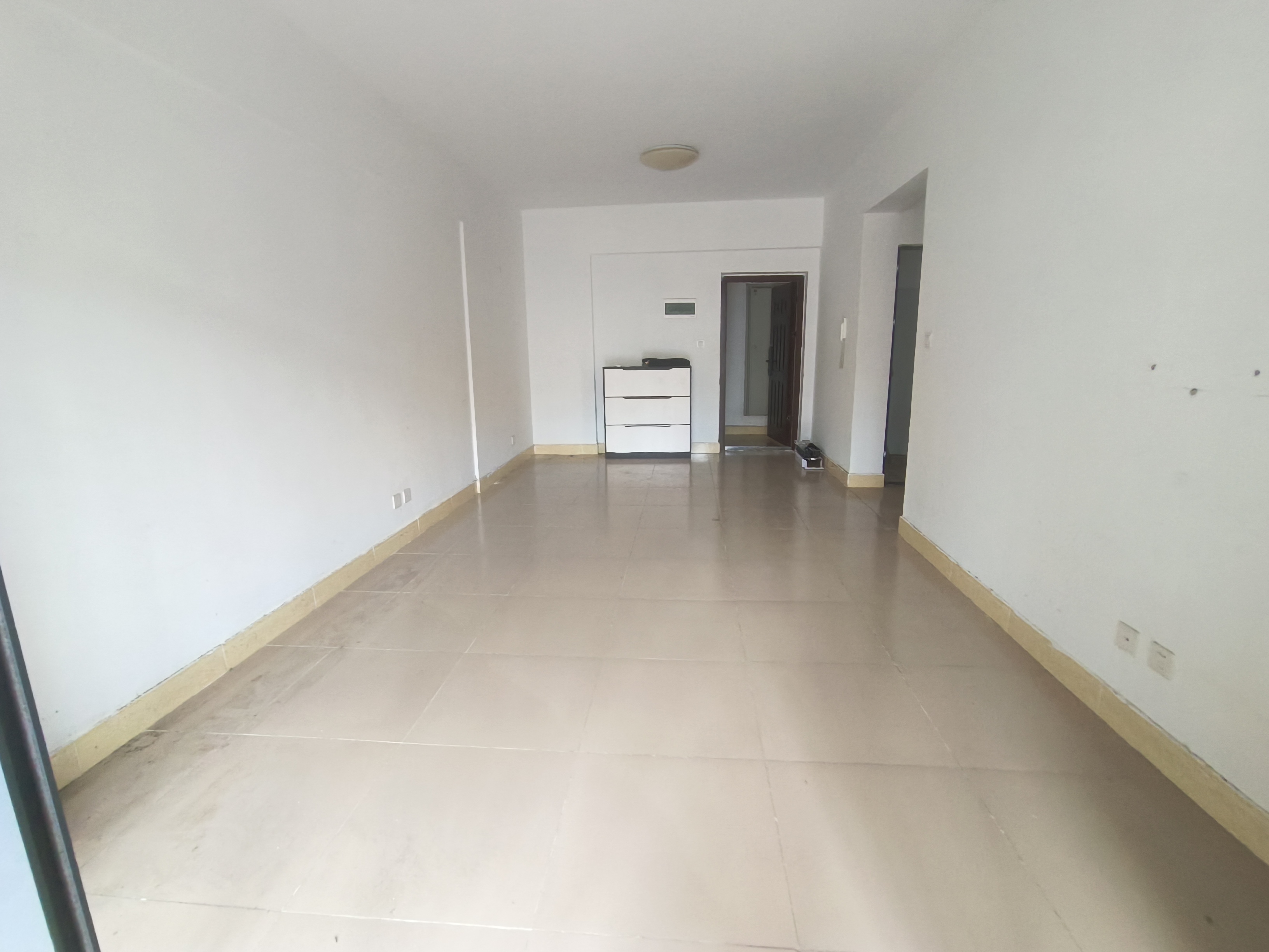 红城湖延长线(别名:滨江华庭) 2室2厅1卫 95.0万 红城湖延长线(别名:滨江华庭) 2室2厅1卫 95.0万客厅