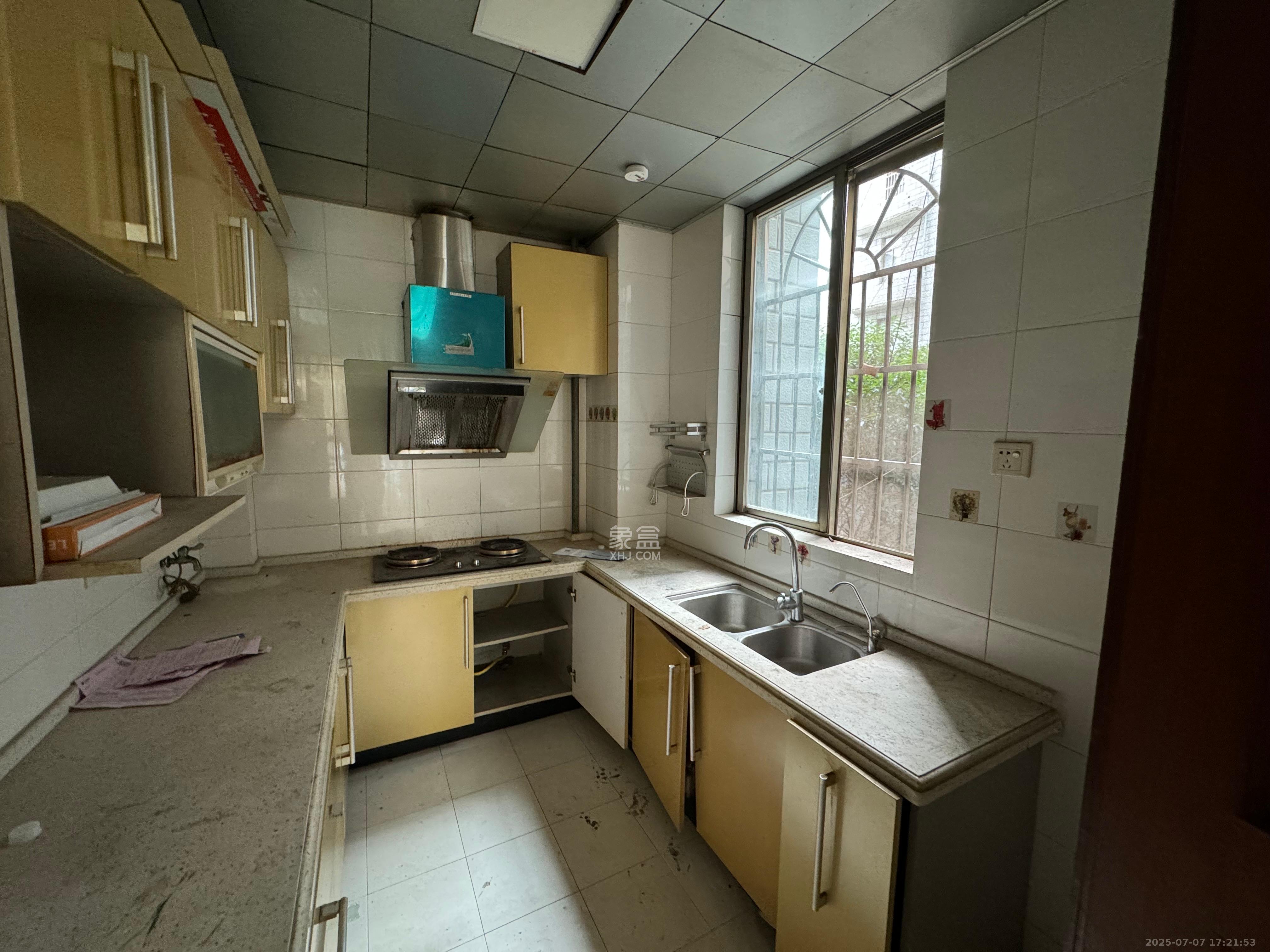 汇城花园  4室2厅2卫    3900.0元/月 汇城花园  4室2厅2卫    3900.0元/月室内图