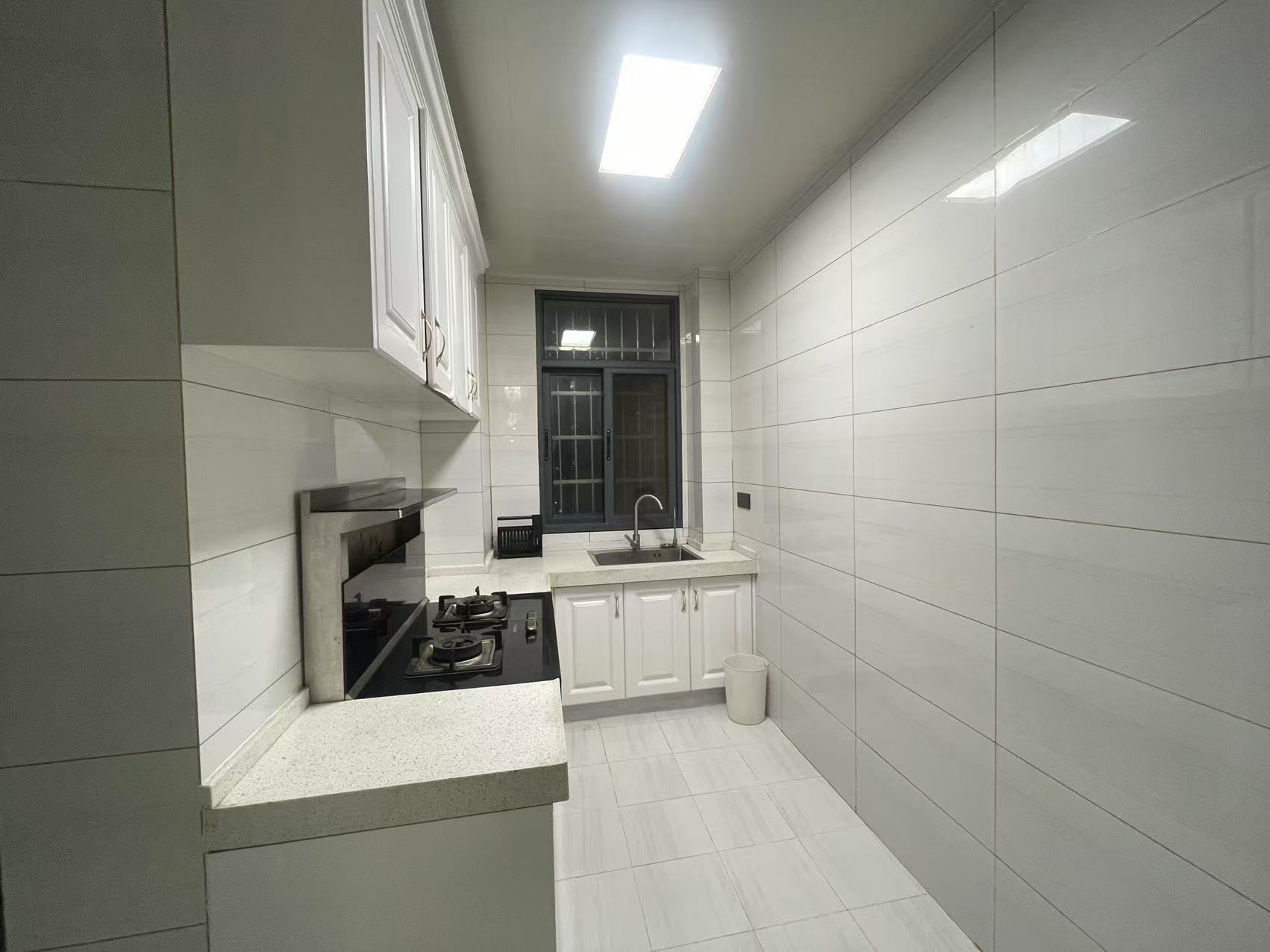 东山领秀 4室2厅2卫 76.0万 东山领秀 4室2厅2卫 76.0万厨房