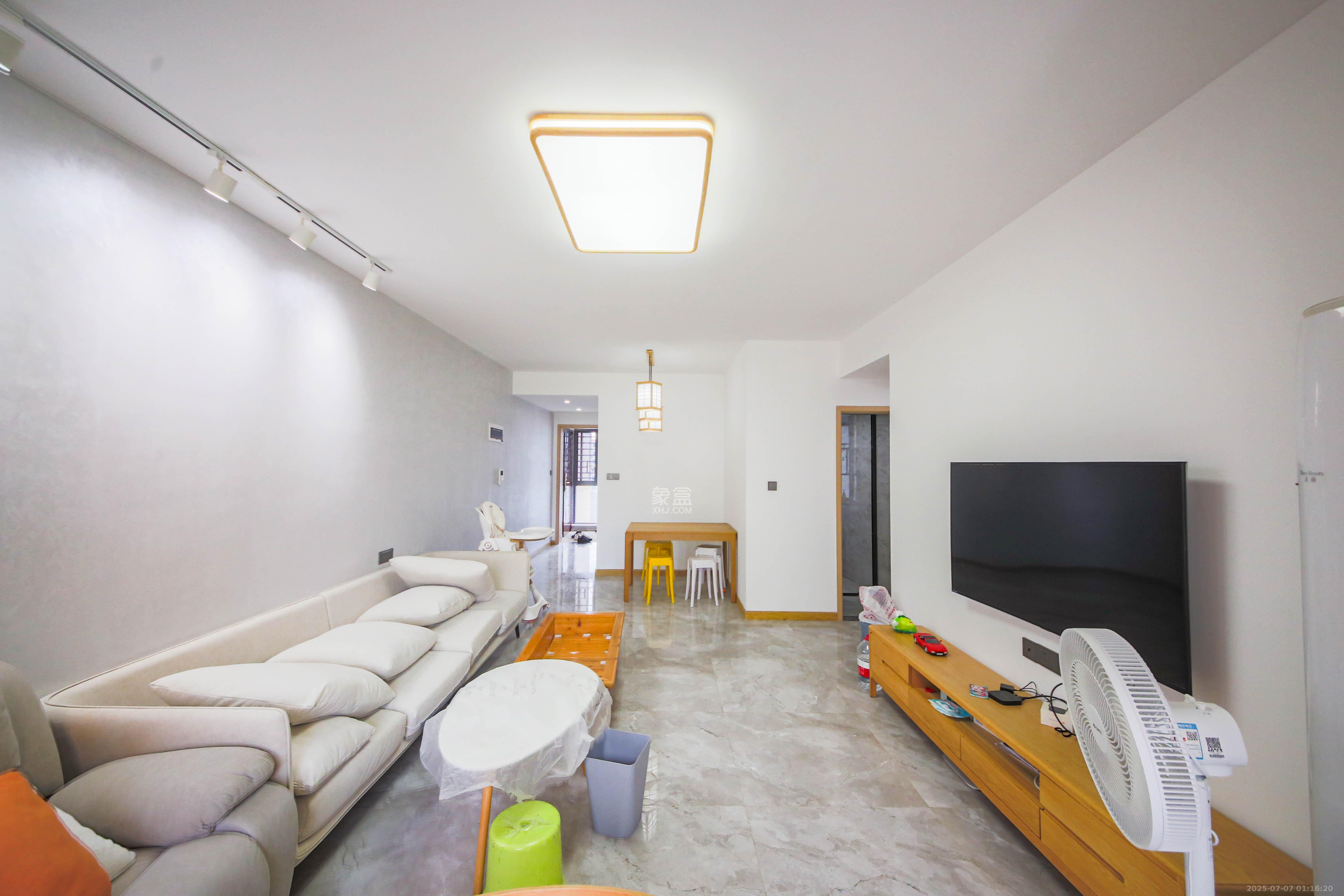 轻盐阳光CEO(轻盐雅苑)(轻奢时代)  4室2厅2卫    115.6万 轻盐阳光CEO(轻盐雅苑)(轻奢时代)  4室2厅2卫    115.6万客厅