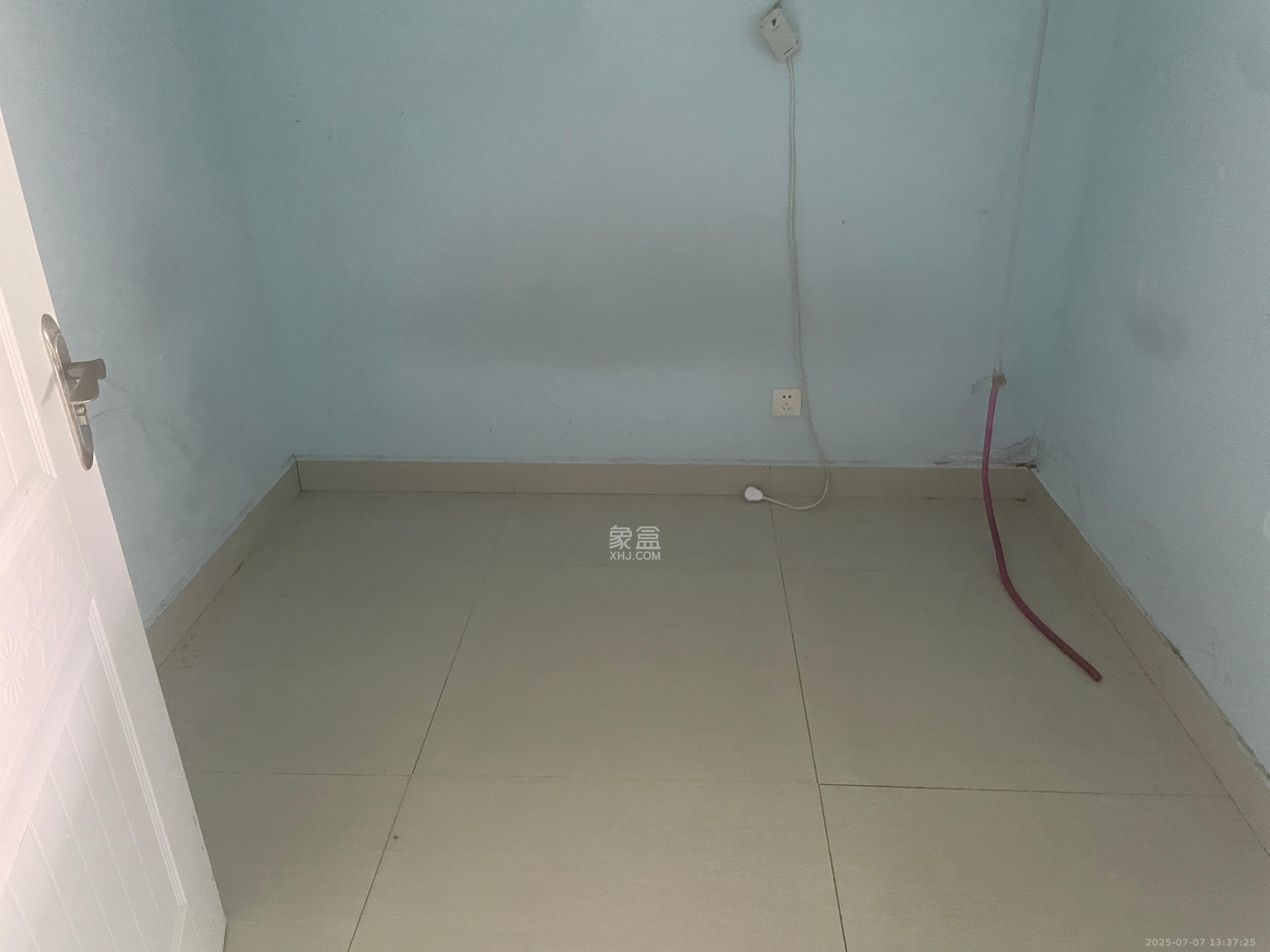 新城新世界一二三期  1室2厅1卫    1800.0元/月 新城新世界一二三期  1室2厅1卫    1800.0元/月室内图