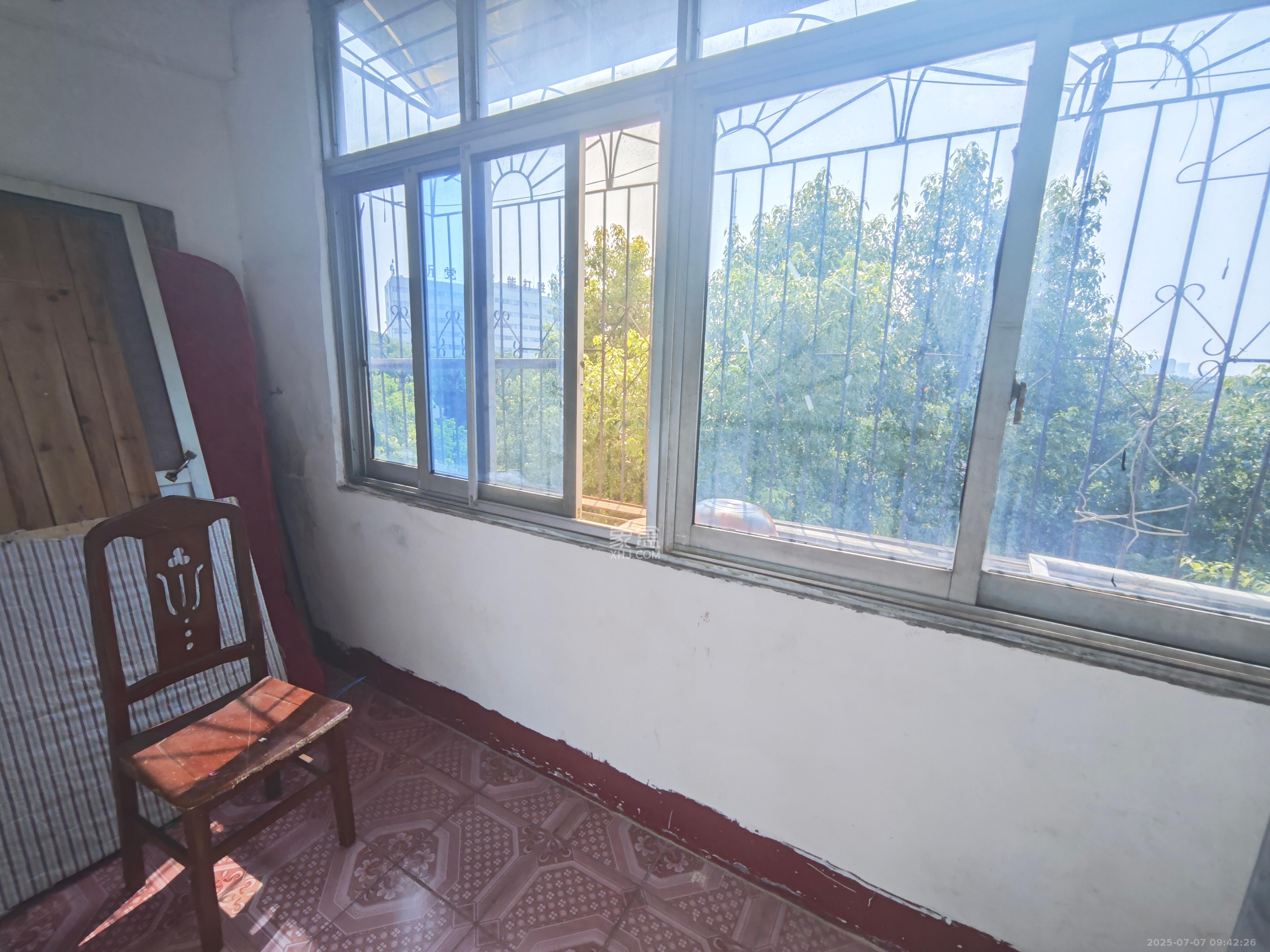 东风路新二村 1室1厅1卫 900.0元/月 东风路新二村 1室1厅1卫 900.0元/月室内图