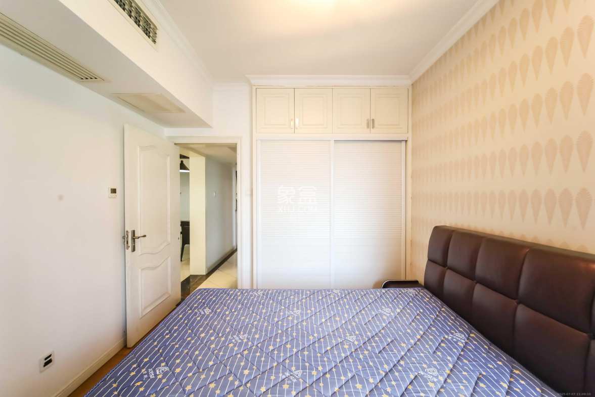 天平公寓(芙蓉区高级人民法院老宿舍)  3室2厅2卫    115.0万 天平公寓(芙蓉区高级人民法院老宿舍)  3室2厅2卫    115.0万卧室