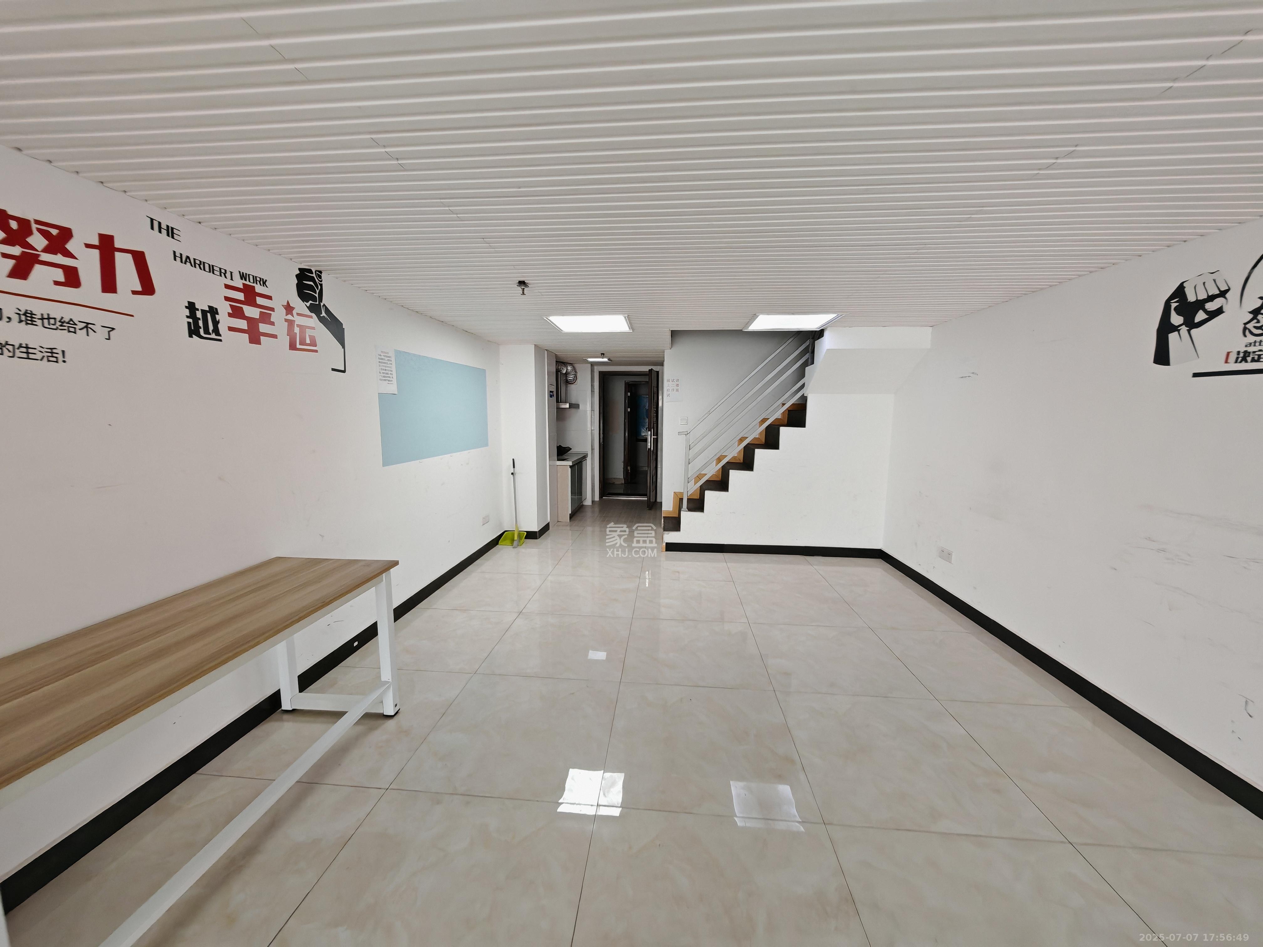 MOMA当代广场 1室1厅1卫 1800.0元/月 MOMA当代广场 1室1厅1卫 1800.0元/月室内图