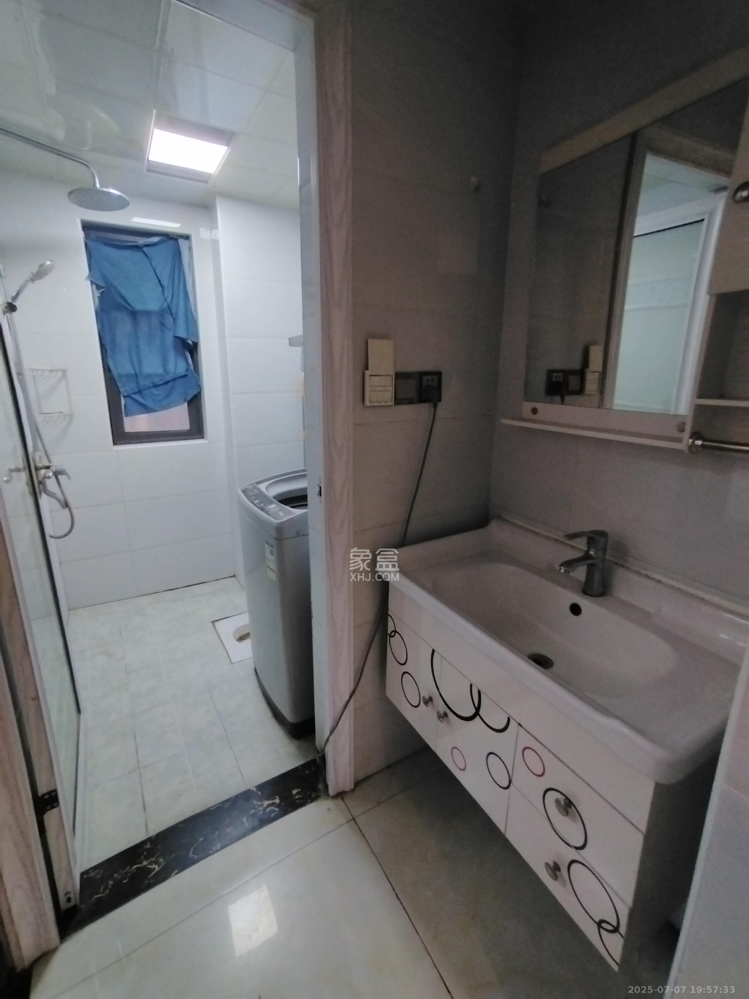 荣盛花语馨苑  3室2厅1卫   2300.00元/月室内图