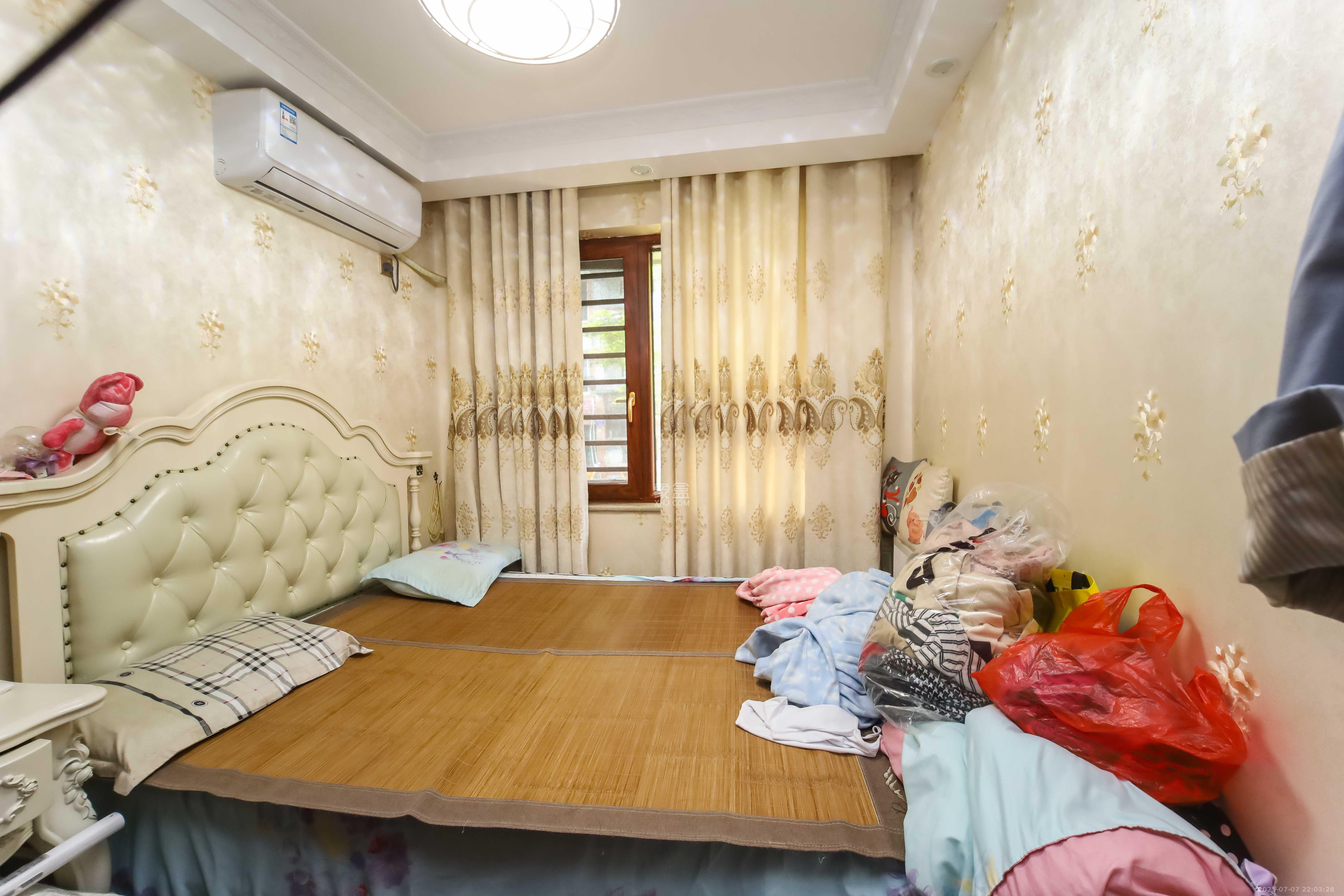 德政园  3室2厅2卫    89.8万 德政园  3室2厅2卫    89.8万卧室