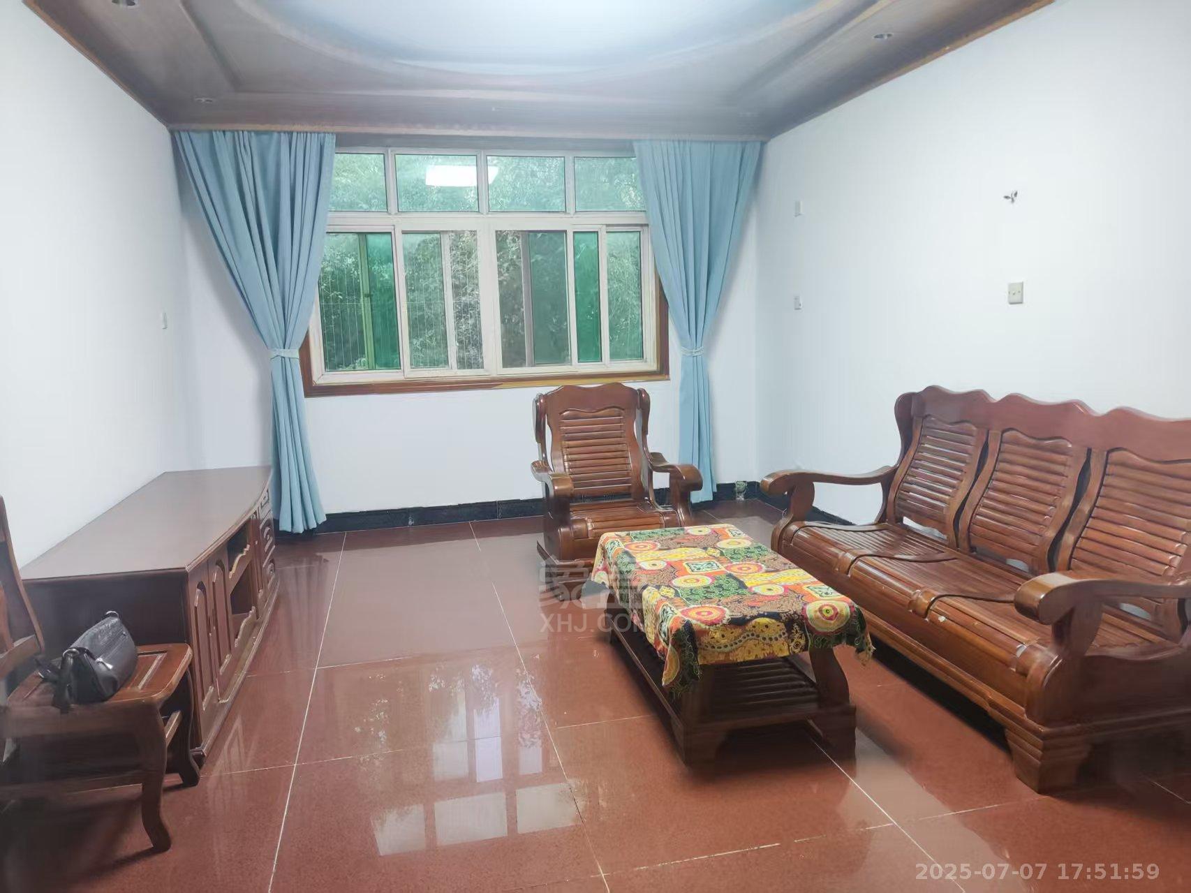 芦淞南路散盘  2室2厅1卫    600.0元/月 芦淞南路散盘  2室2厅1卫    600.0元/月室内图