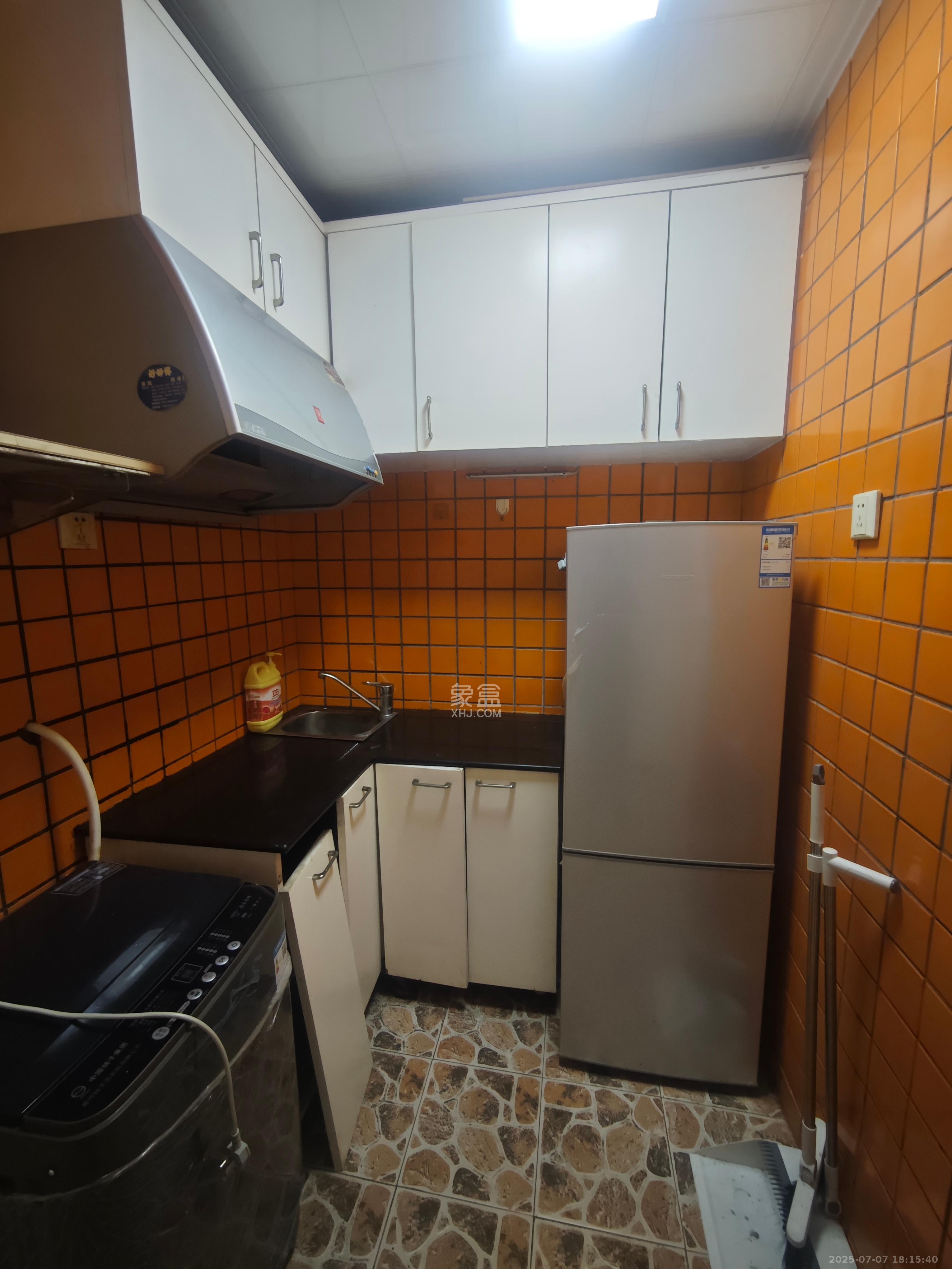 日出东方 1室1厅1卫 1500.0元/月 日出东方 1室1厅1卫 1500.0元/月室内图