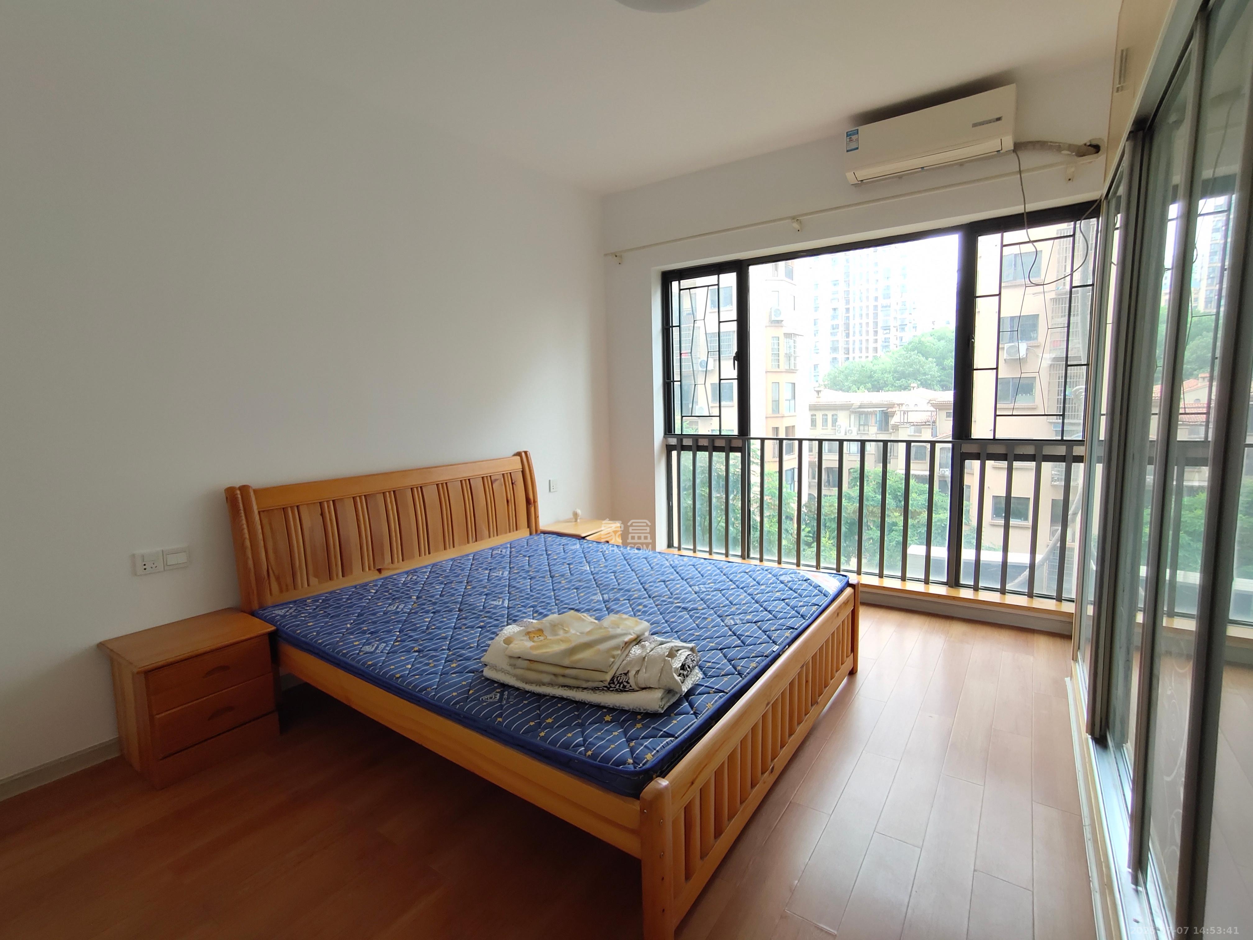 中城丽景香山园  3室2厅2卫   3100.00元/月室内图