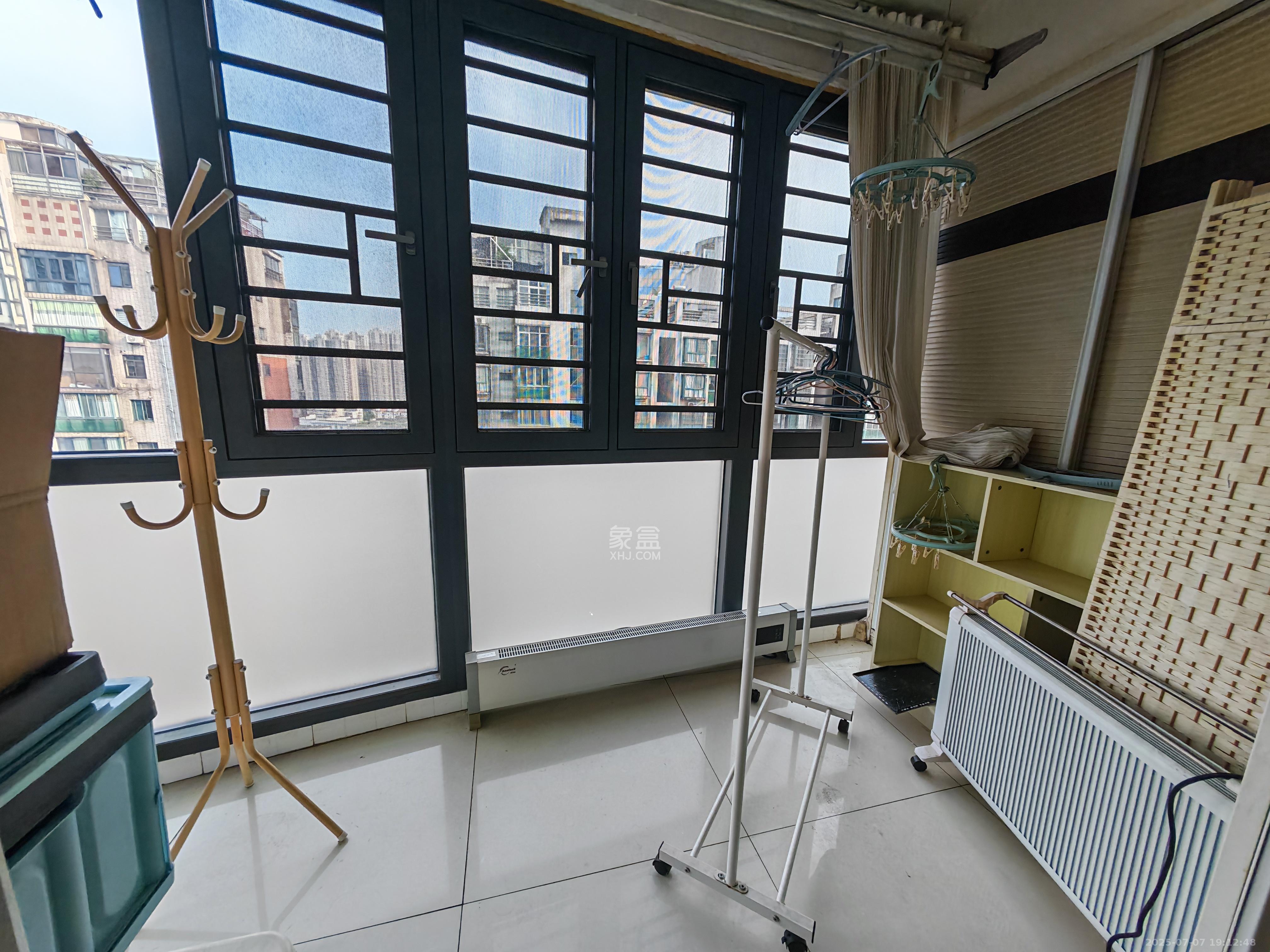 曙光大邸  3室2厅1卫   3180.00元/月室内图