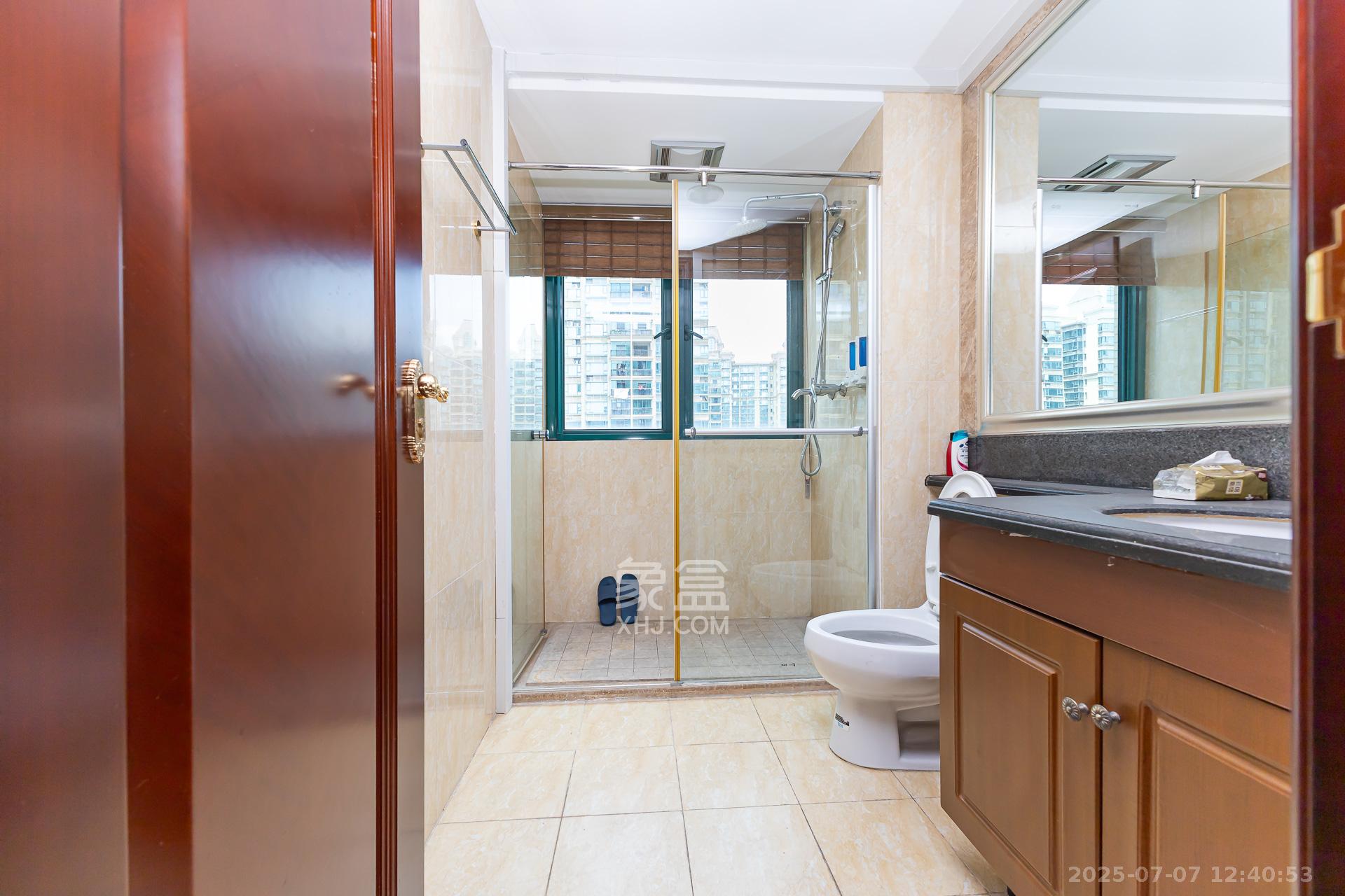 恒大名都 4室2厅4卫 200.0万 恒大名都 4室2厅4卫 200.0万卫生间